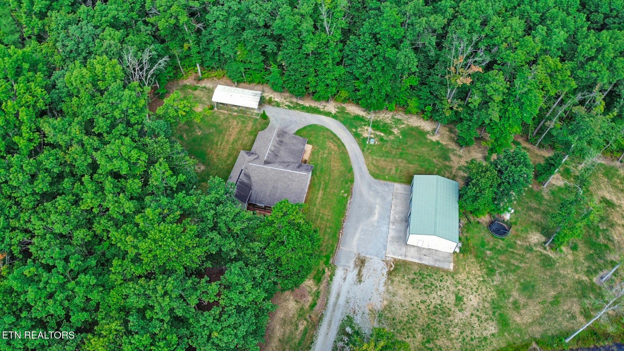 552 Robs Rd Property Photo 8