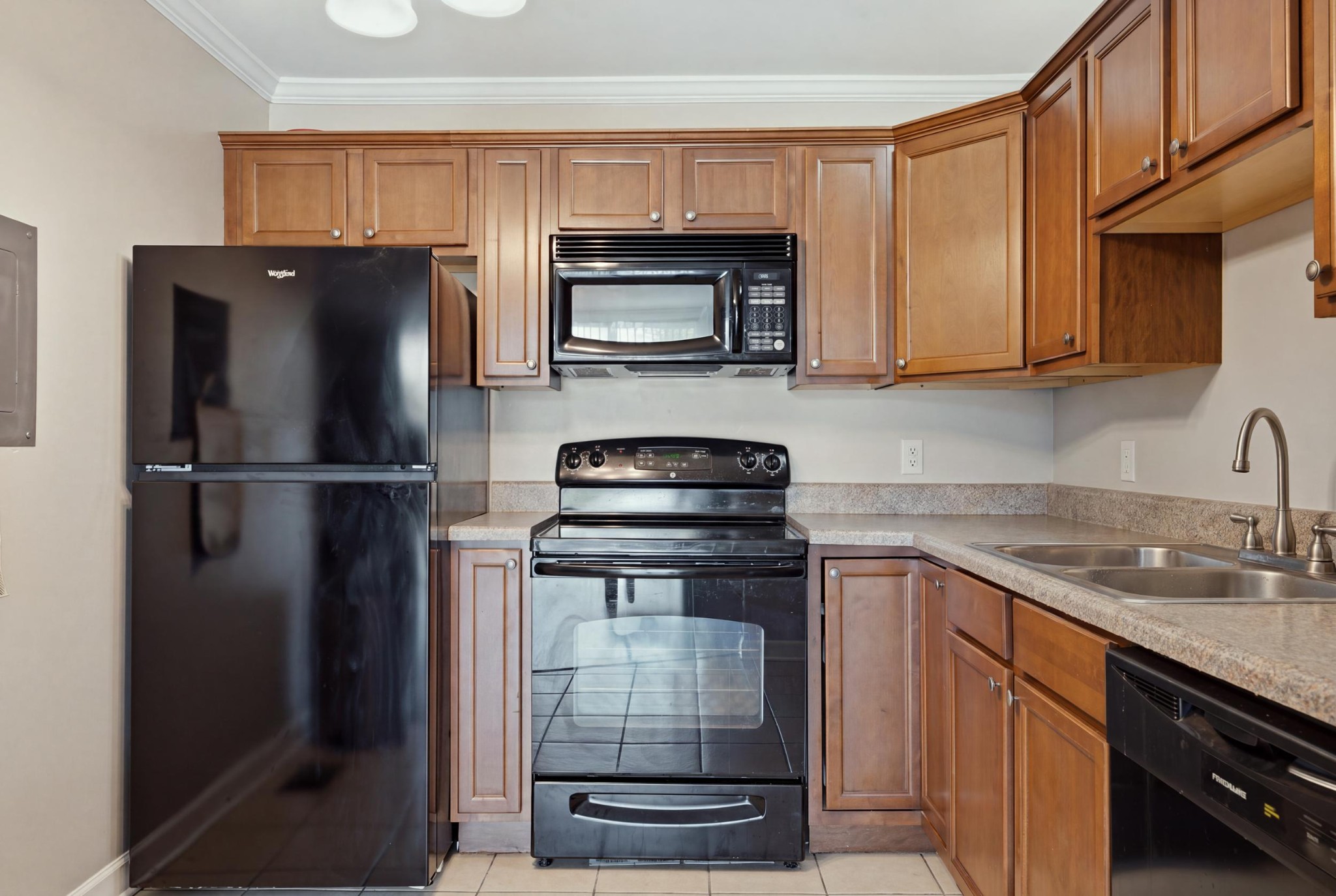 613 Hillsboro Rd Property Photo 4