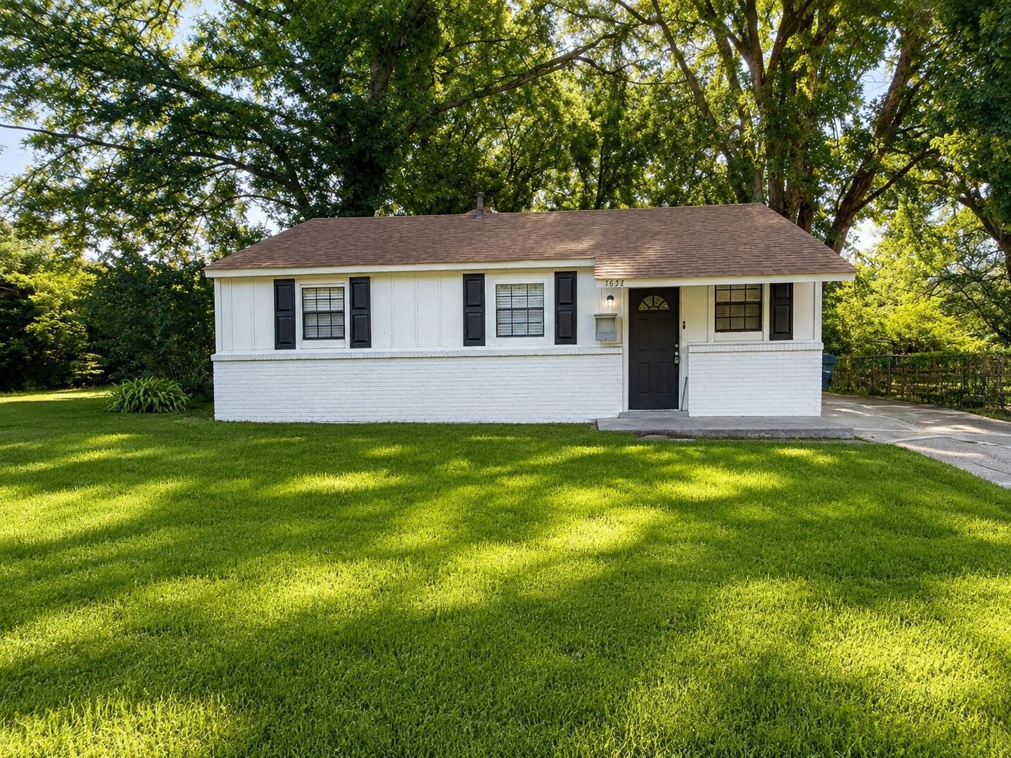 1654 Ely St Property Photo 1