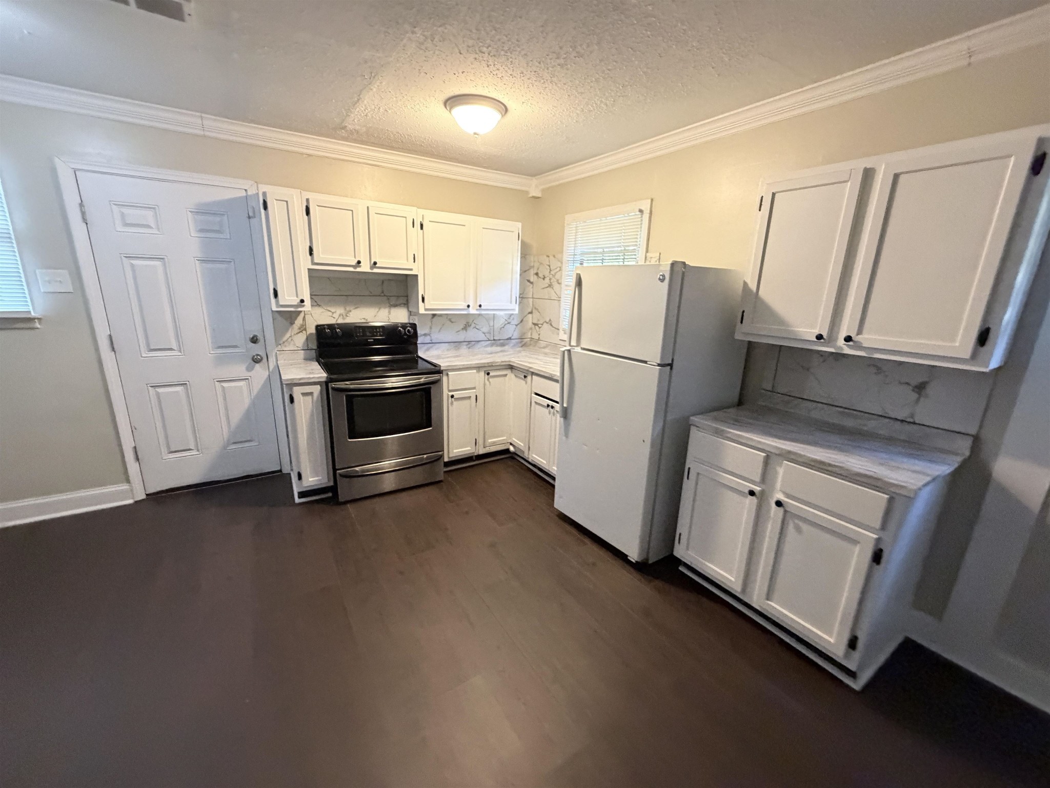 1654 Ely St Property Photo 5