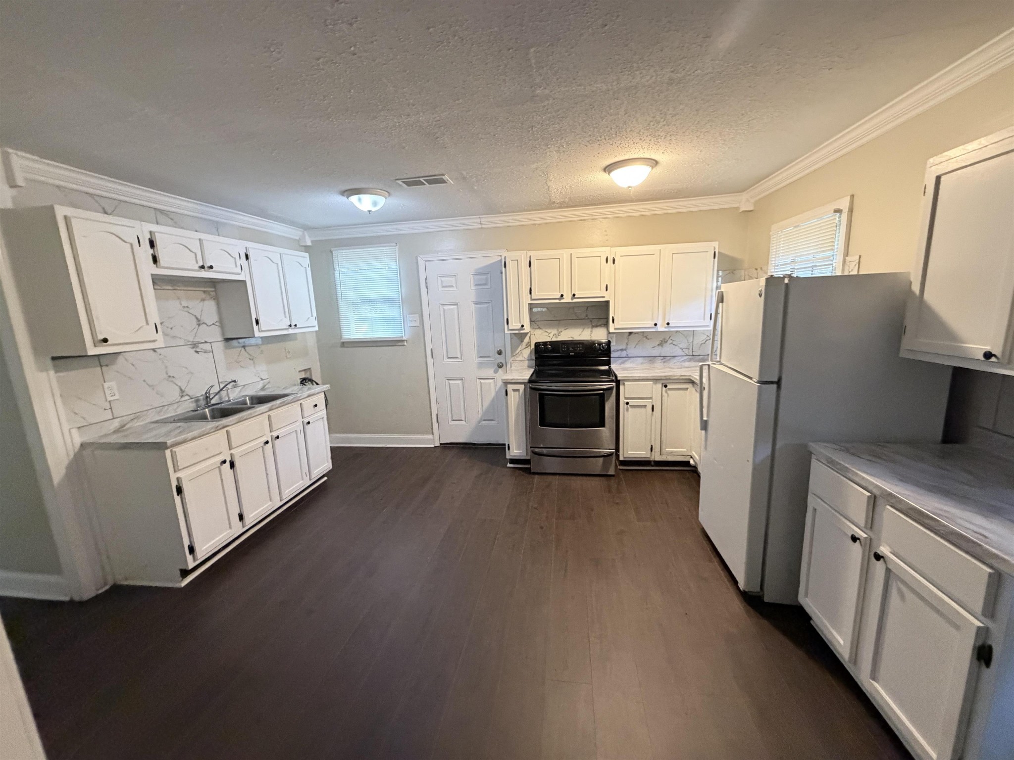 1654 Ely St Property Photo 6
