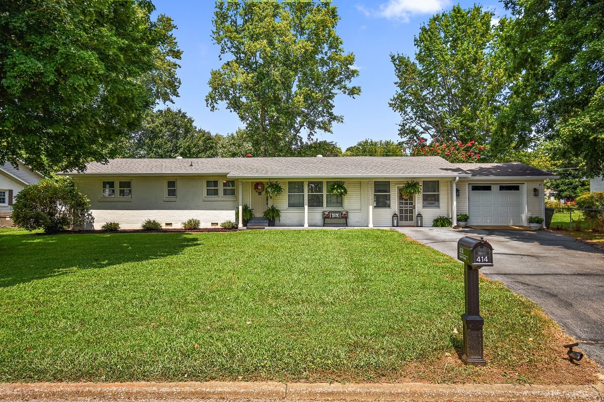 414 8th St Property Photo 1