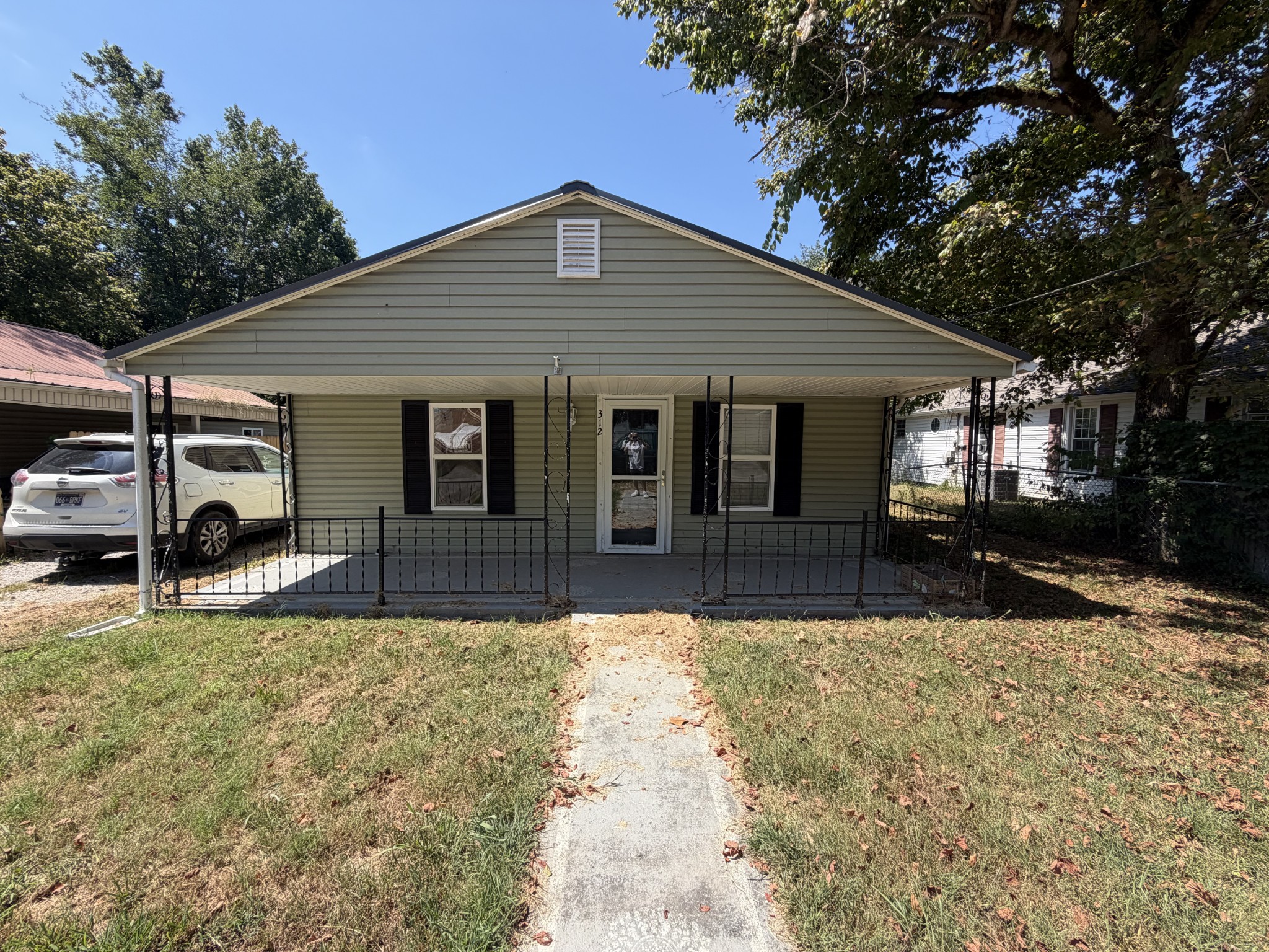312 Gentry St Property Photo 1