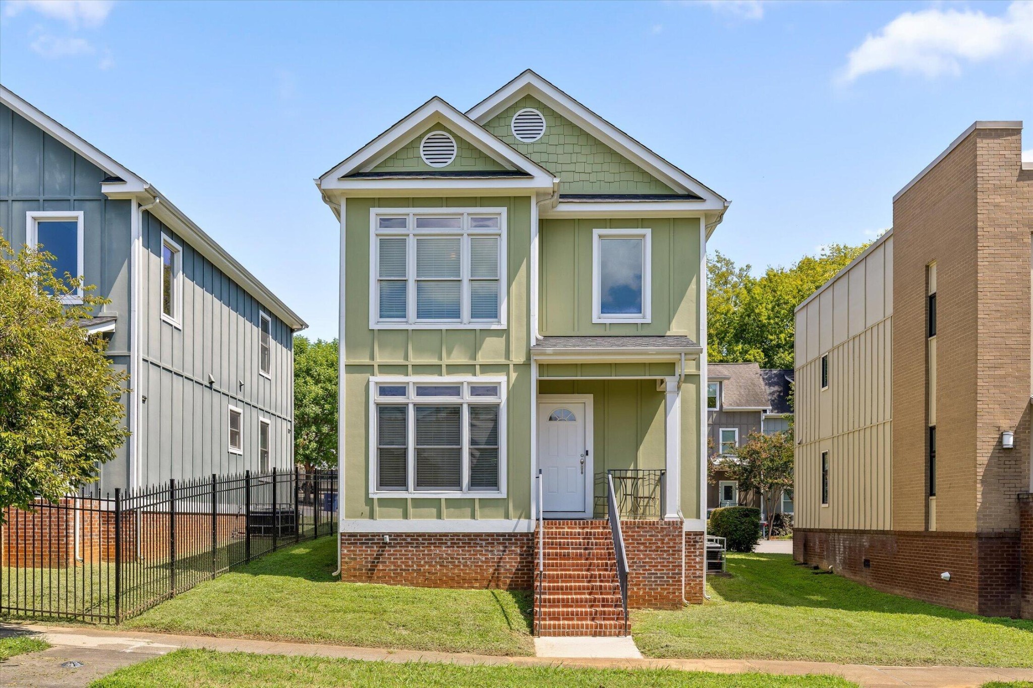 909 Wall Street Property Photo 1