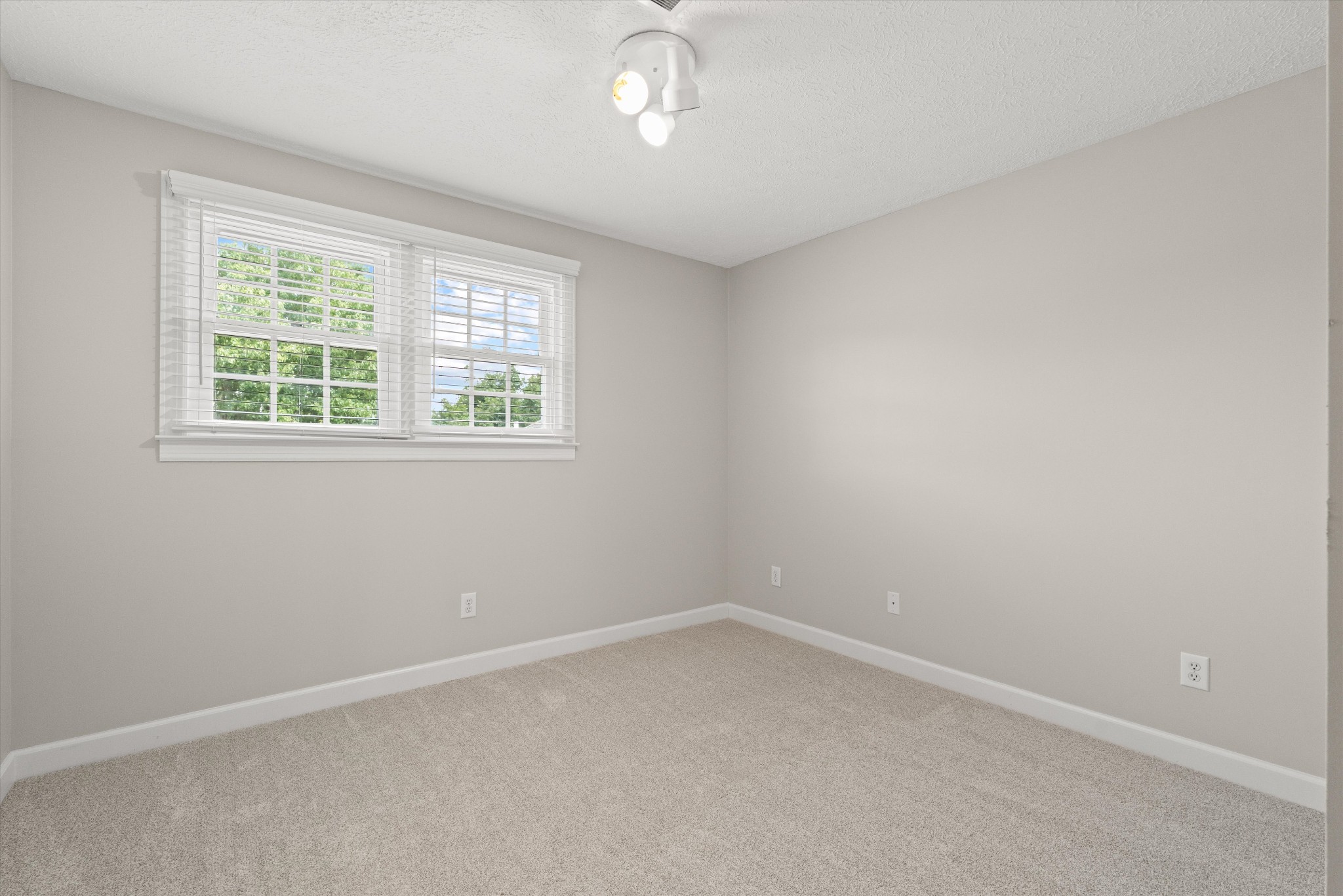 1227 Mount Vernon Ln Property Photo 26