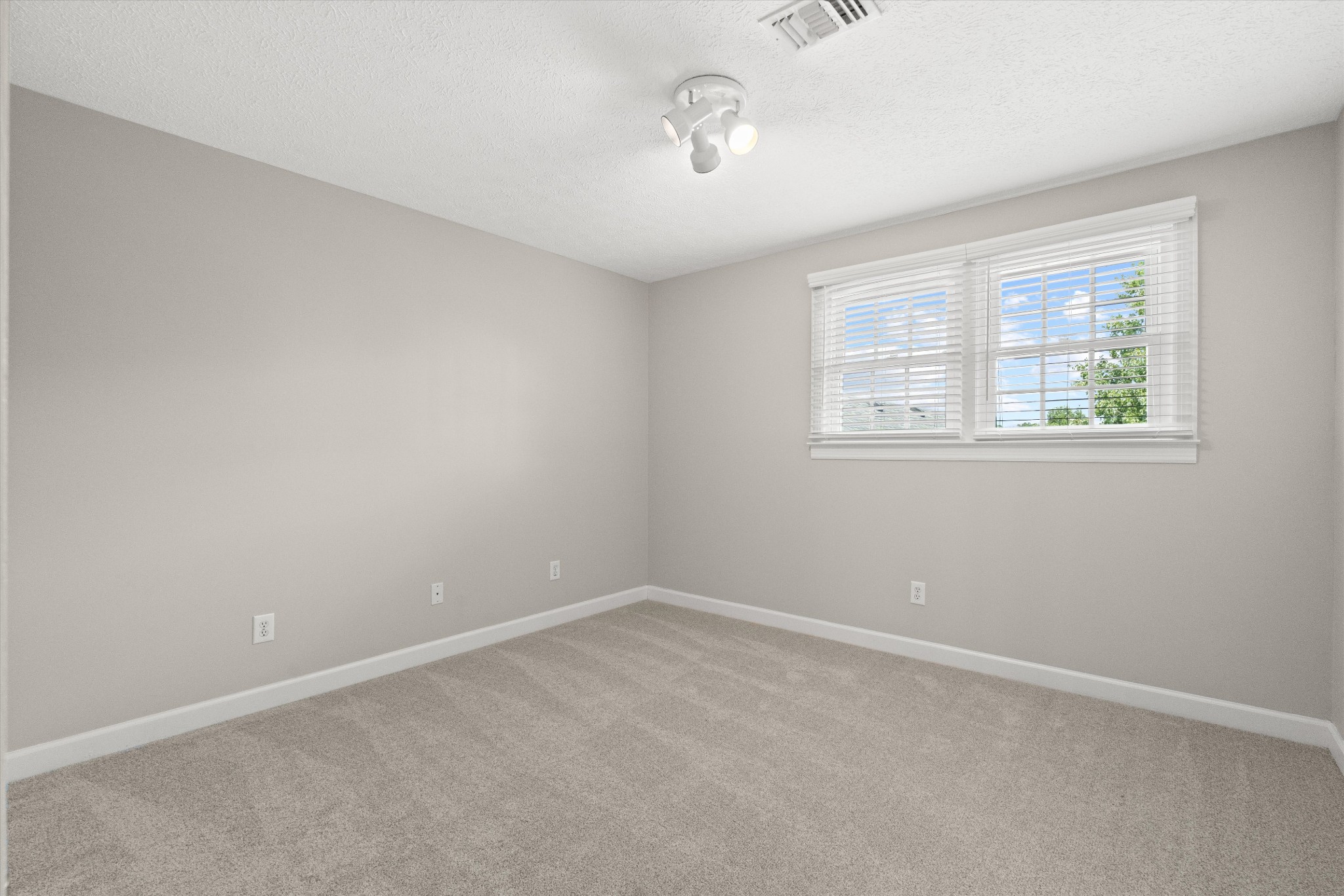 1227 Mount Vernon Ln Property Photo 31