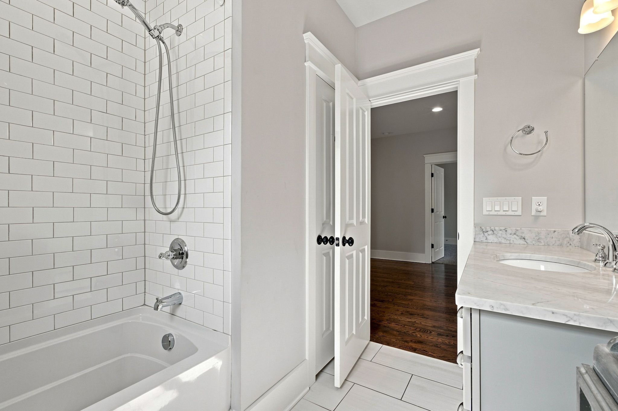 1119a Biltmore Dr Property Photo 33