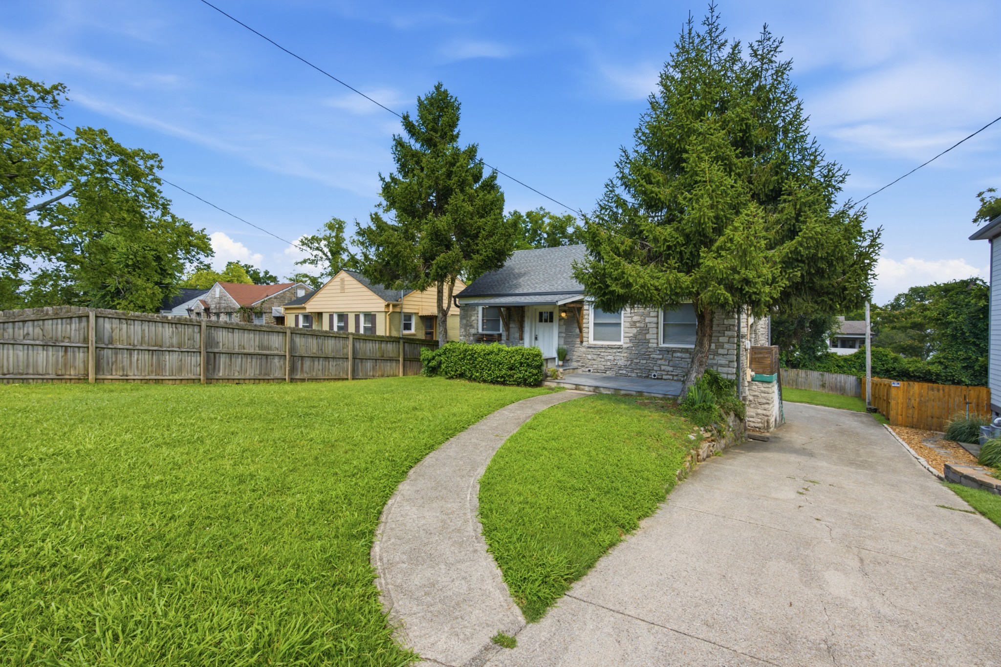 1901 Riverside Dr Property Photo 41