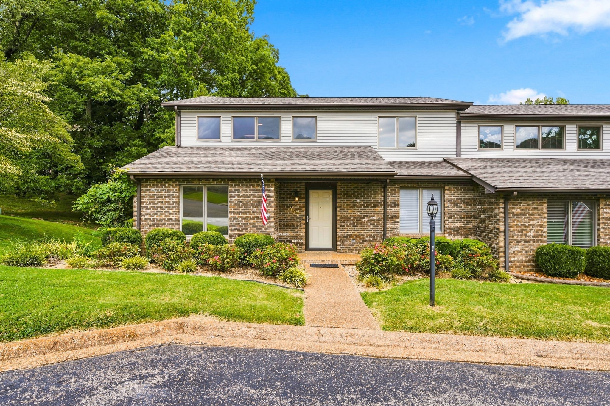 427 Country Club Ct Property Photo 1