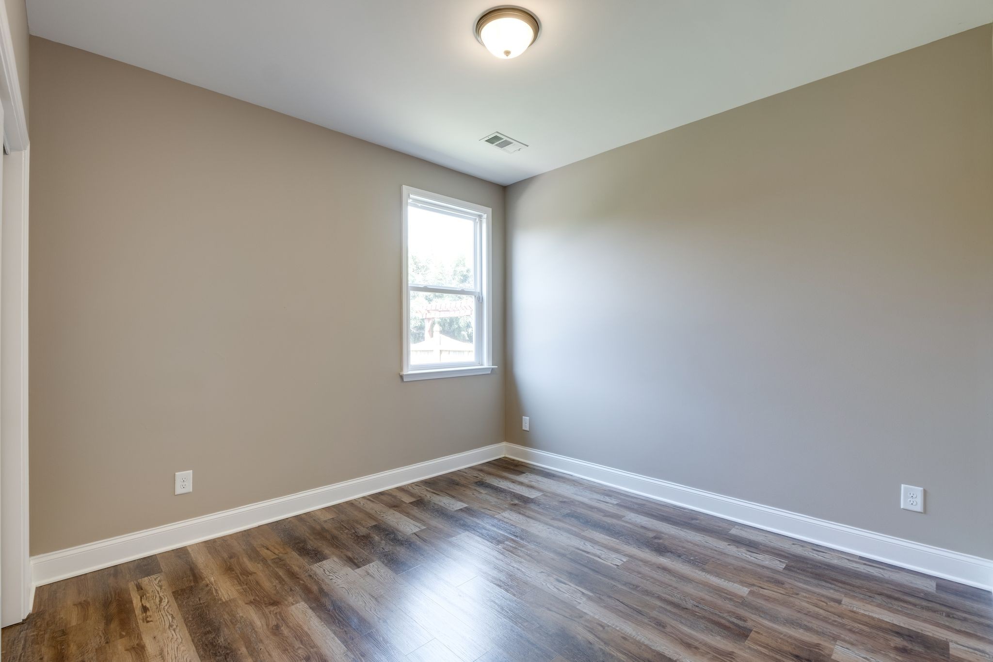 2105 Bedford Bnd Property Photo 15