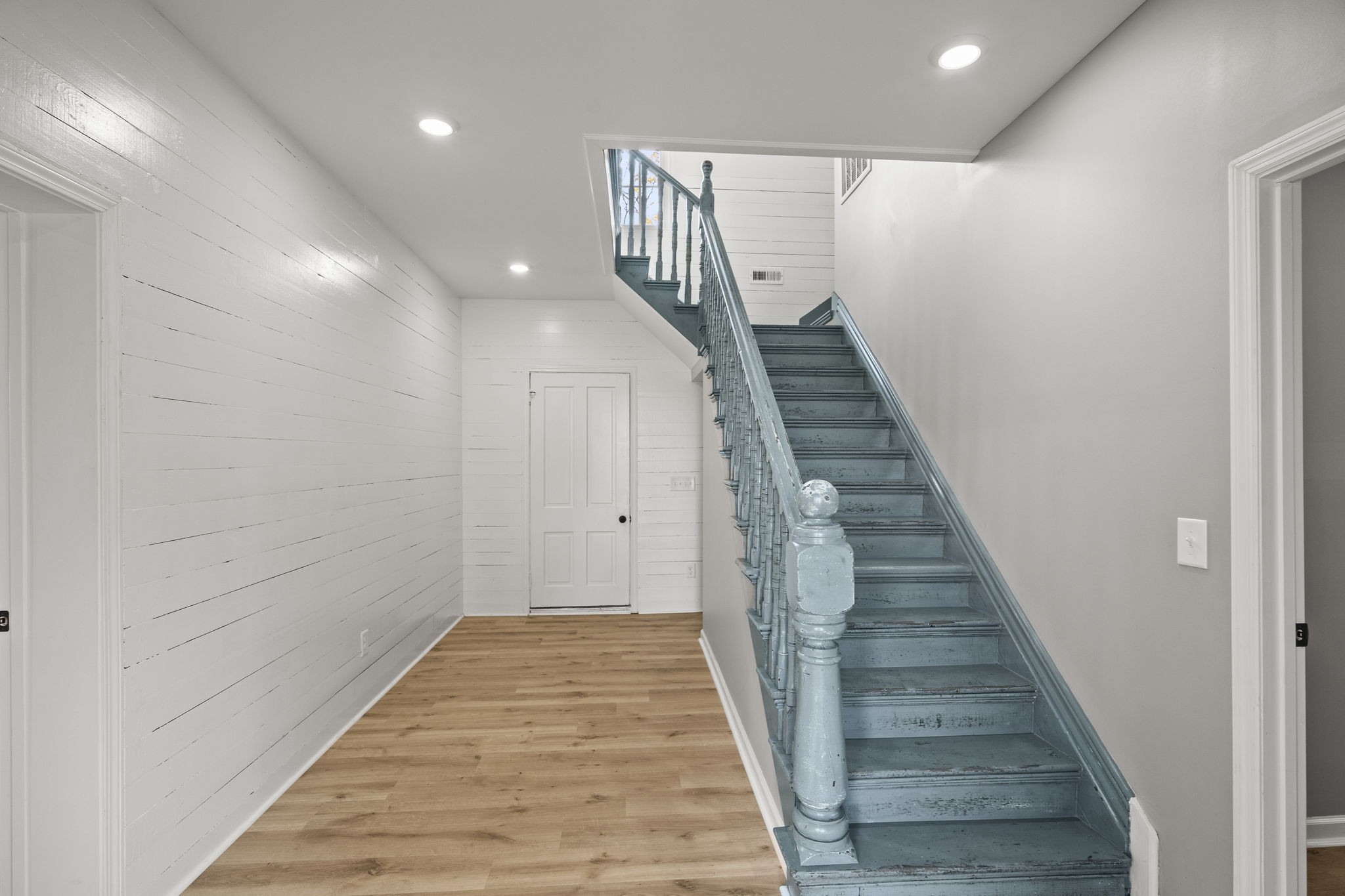 6081 Lakeview Rd Property Photo 6