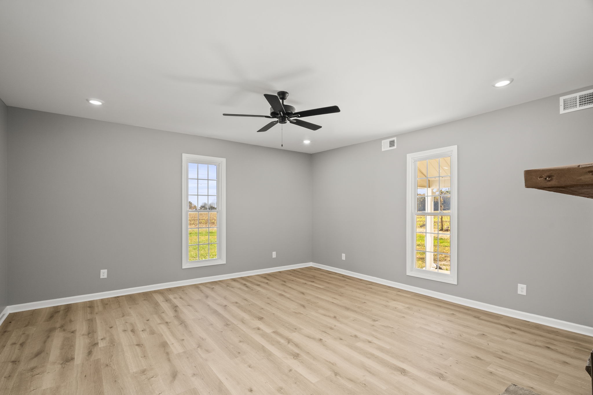 6081 Lakeview Rd Property Photo 7