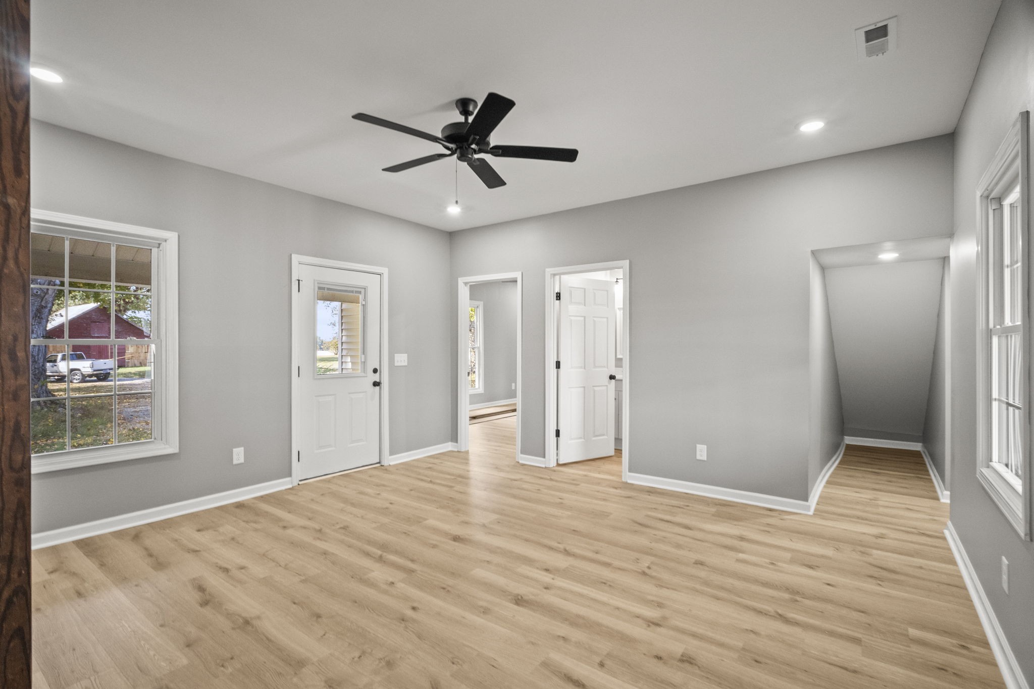6081 Lakeview Rd Property Photo 13