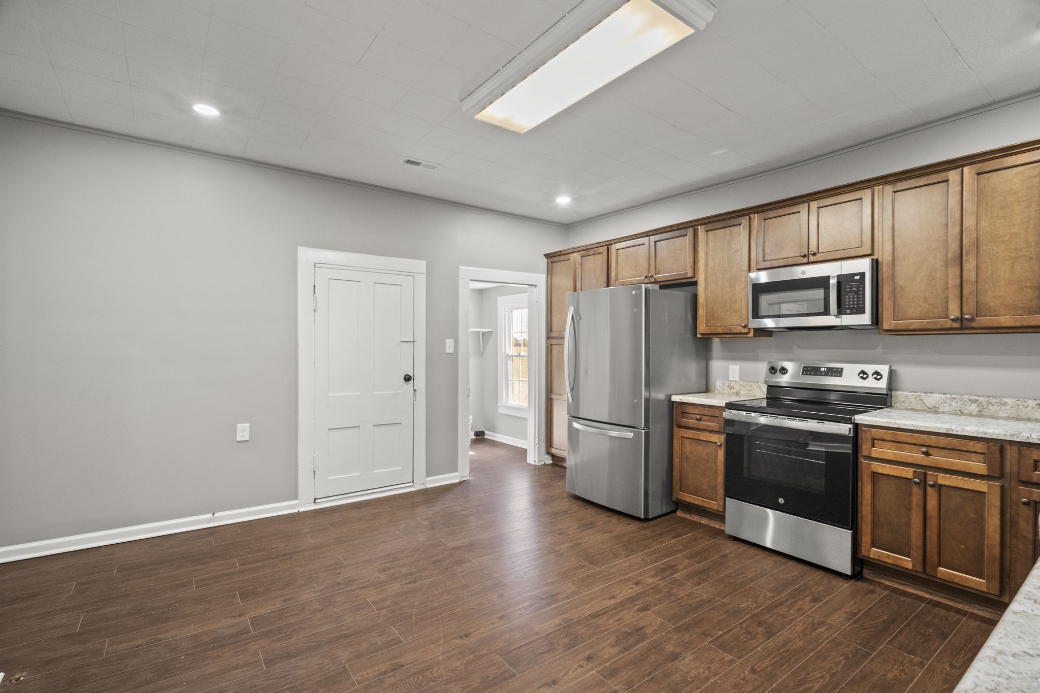6081 Lakeview Rd Property Photo 16