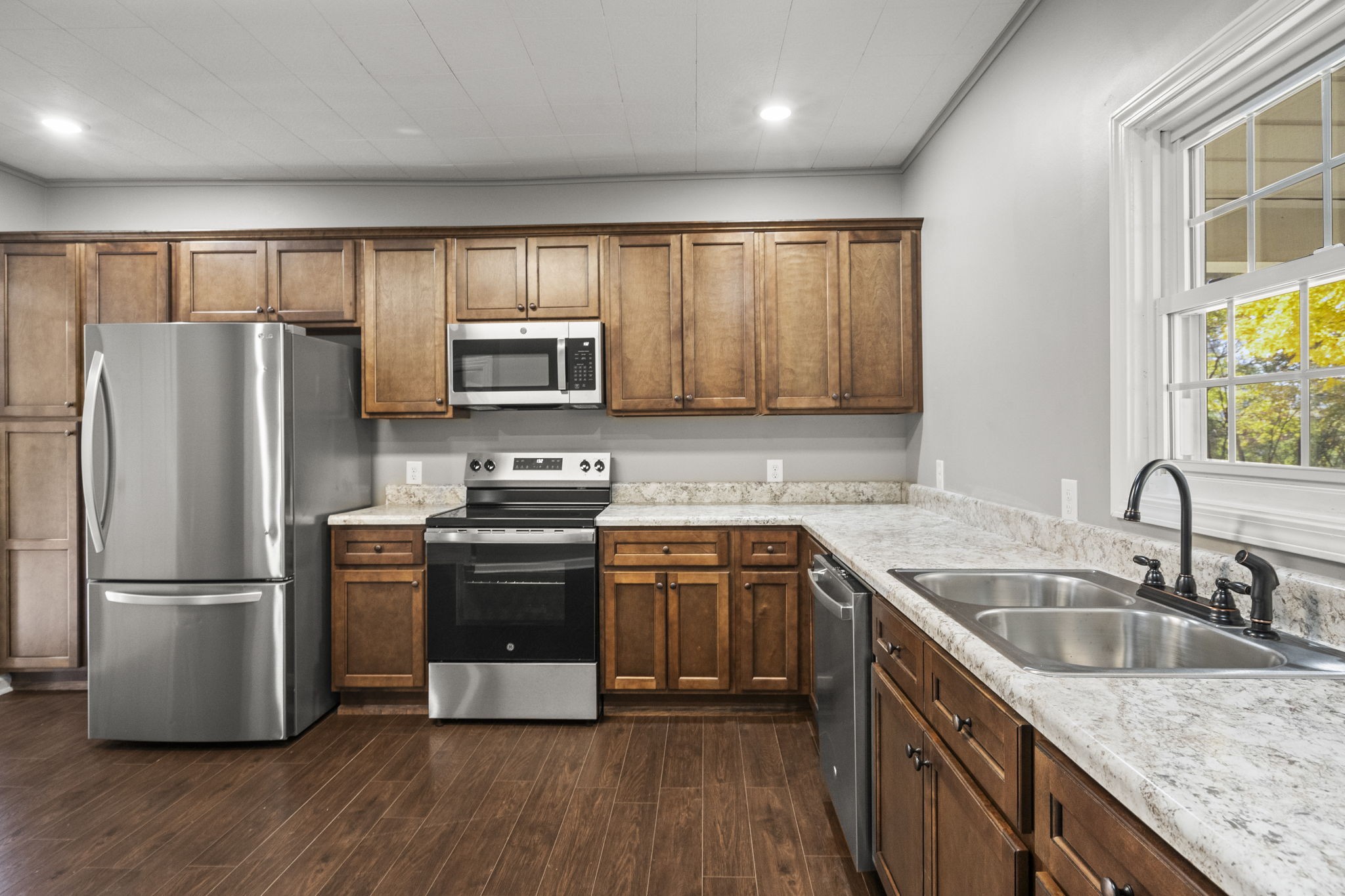 6081 Lakeview Rd Property Photo 17