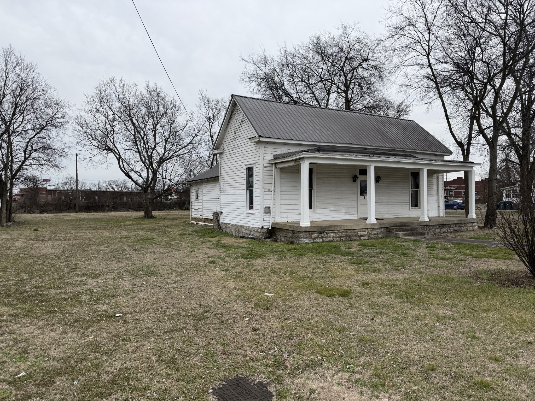 331 S Maple St Property Photo 4