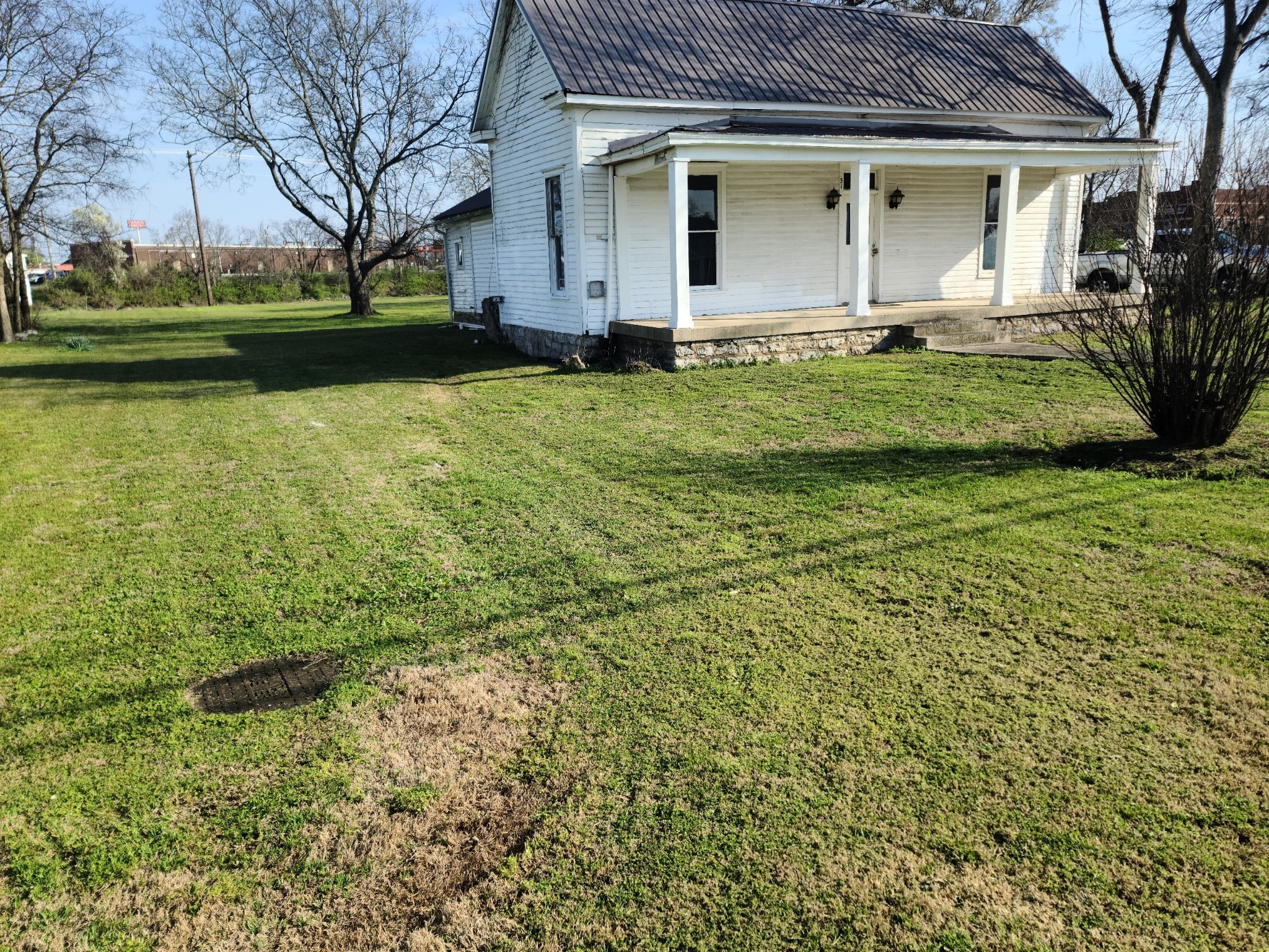 331 S Maple St Property Photo 1