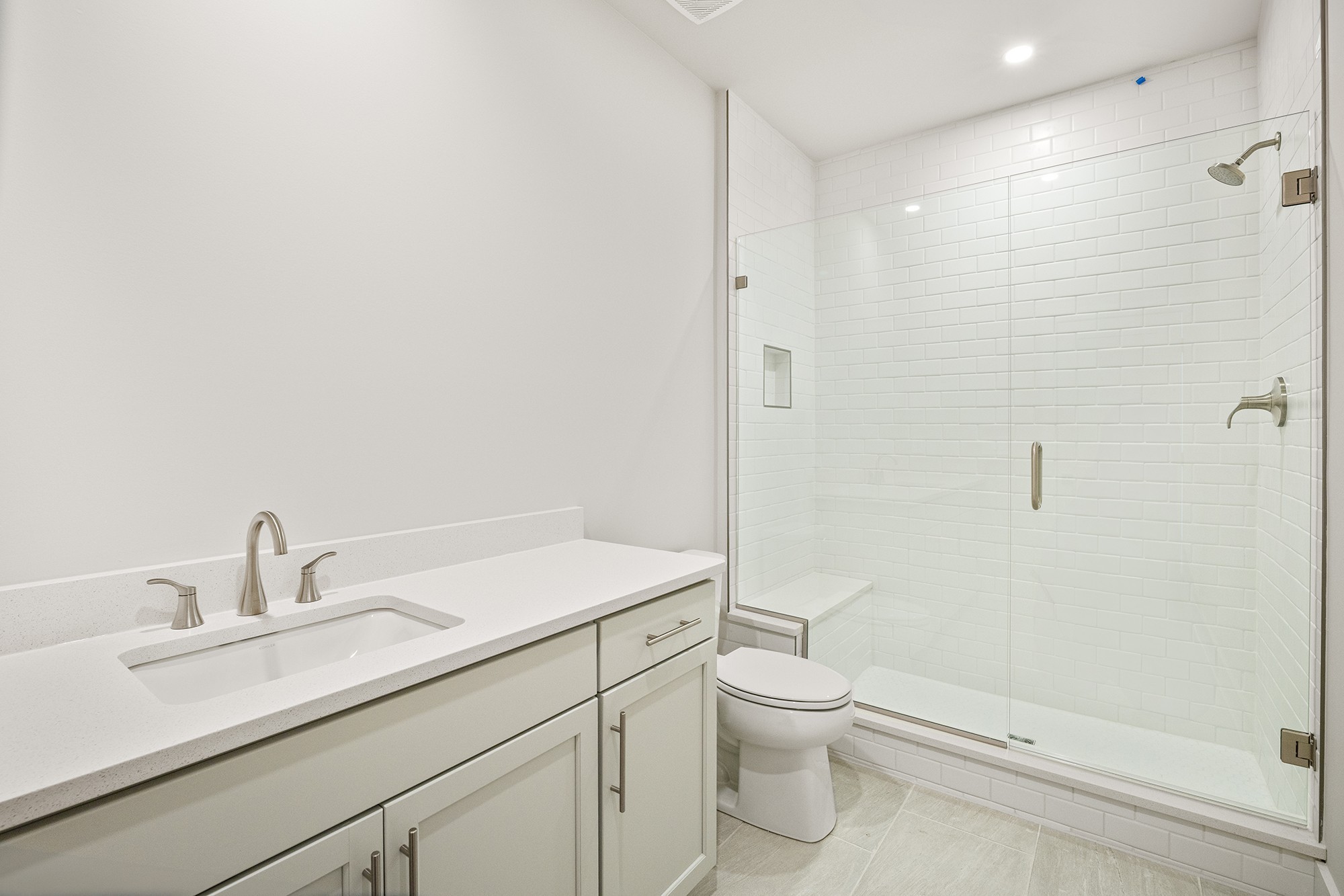 450 Tomlinson Pointe Dr Property Photo 16