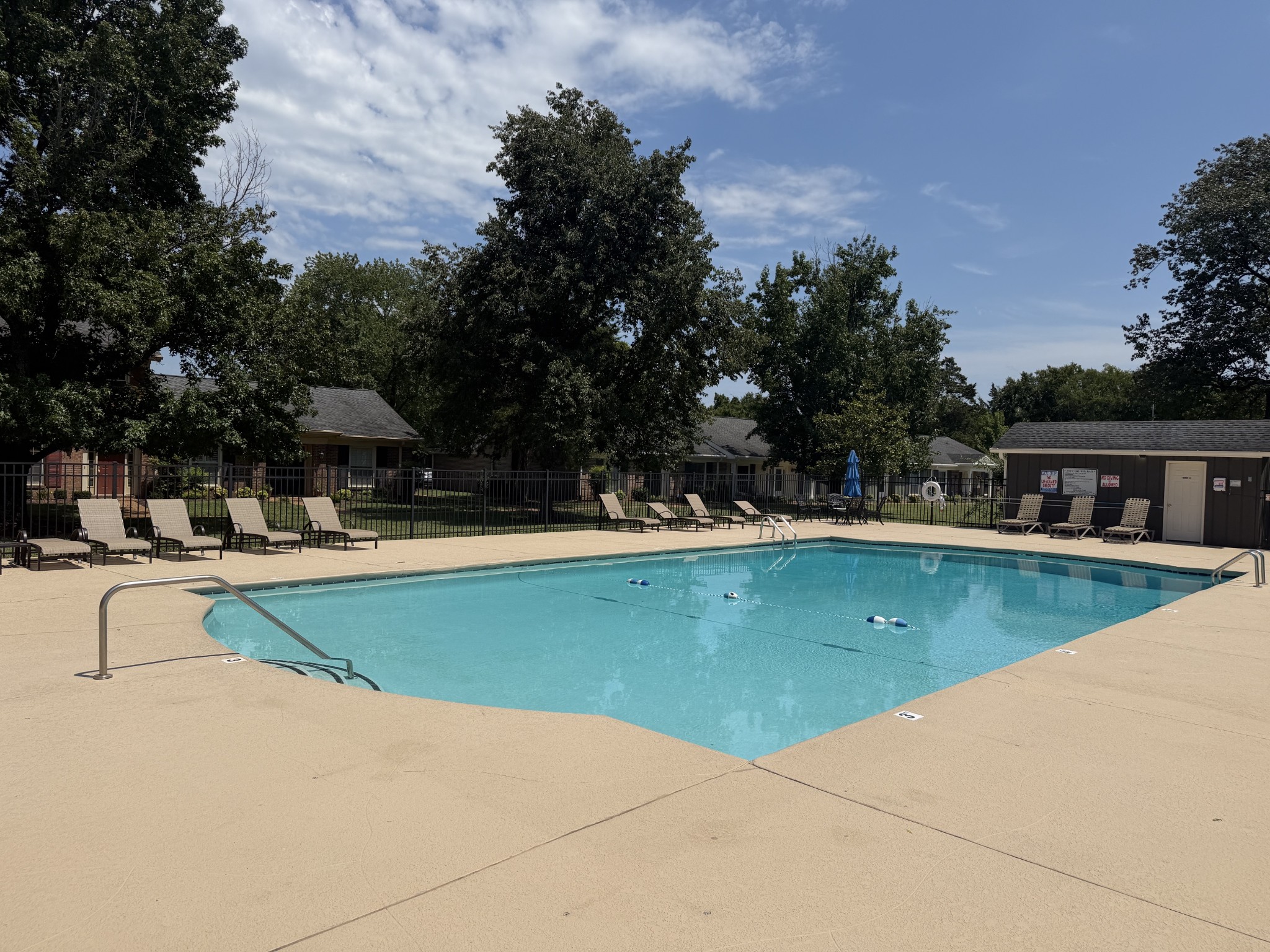 1002 E Northfield Blvd Property Photo 6