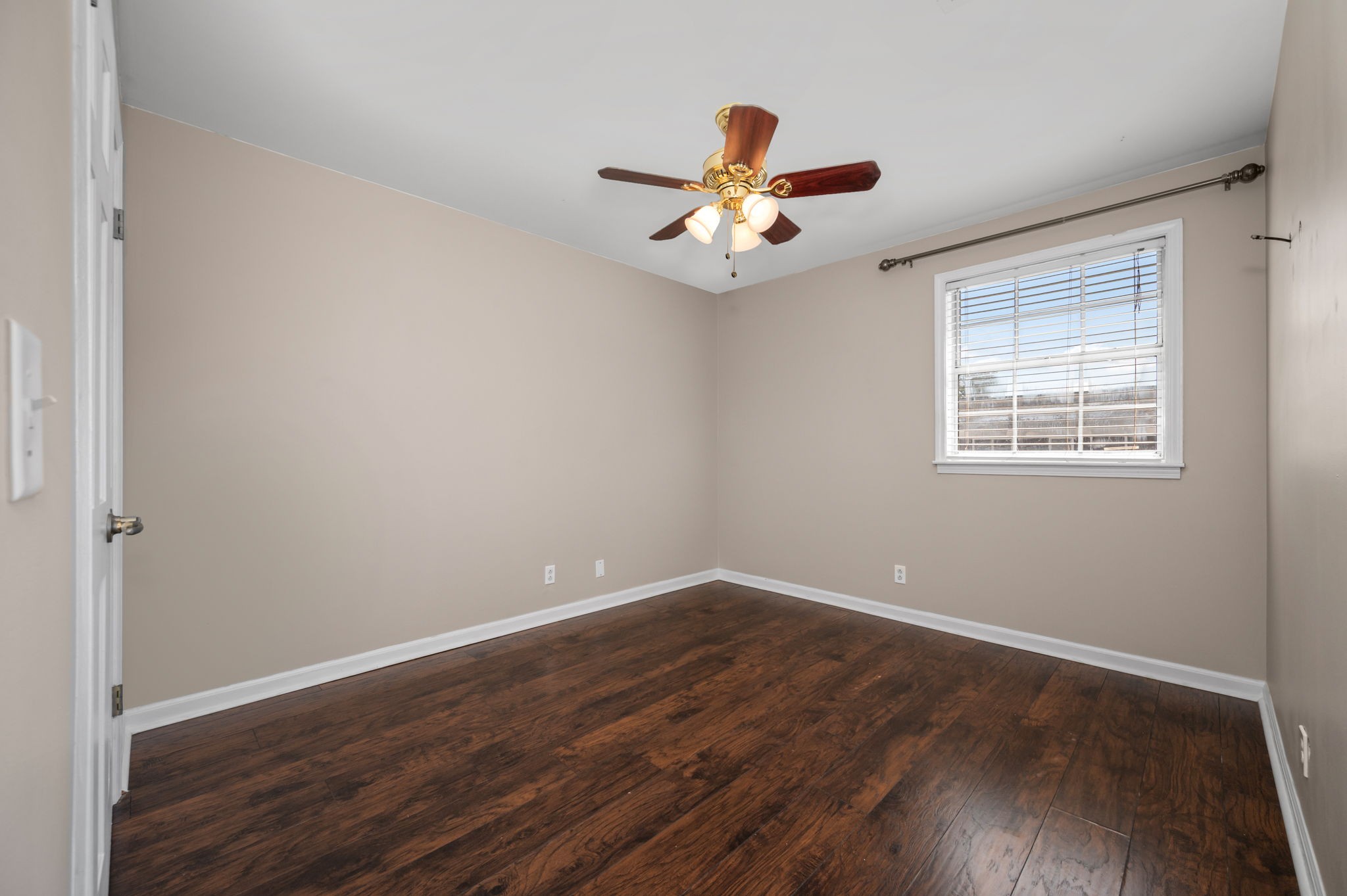 1002 E Northfield Blvd Property Photo 24