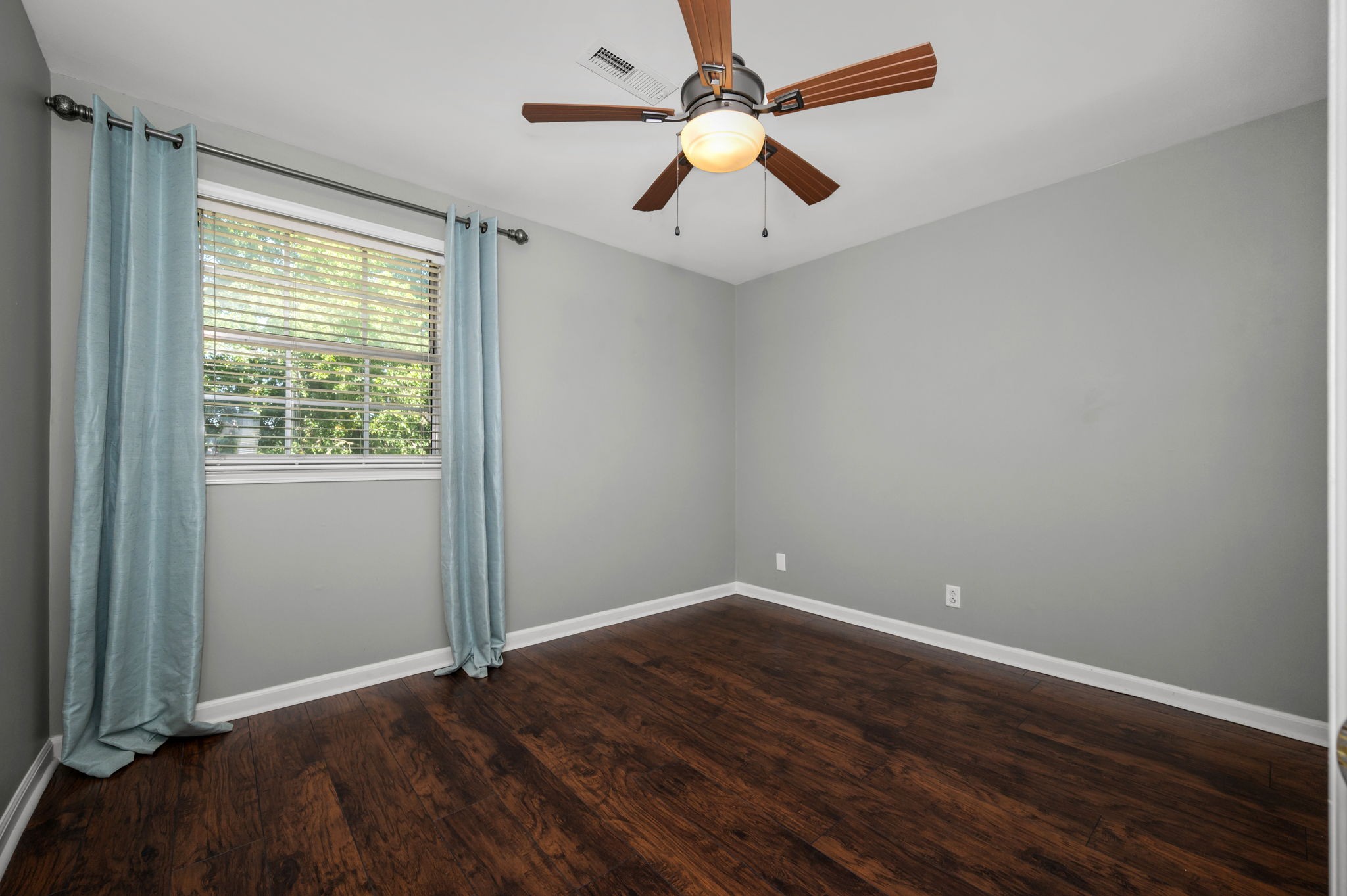 1002 E Northfield Blvd Property Photo 26