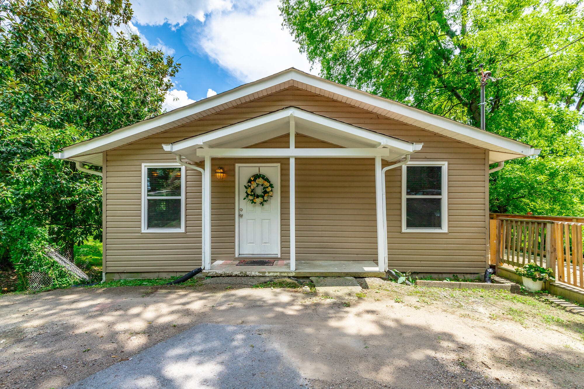 108 S Seminole Drive Property Photo 1