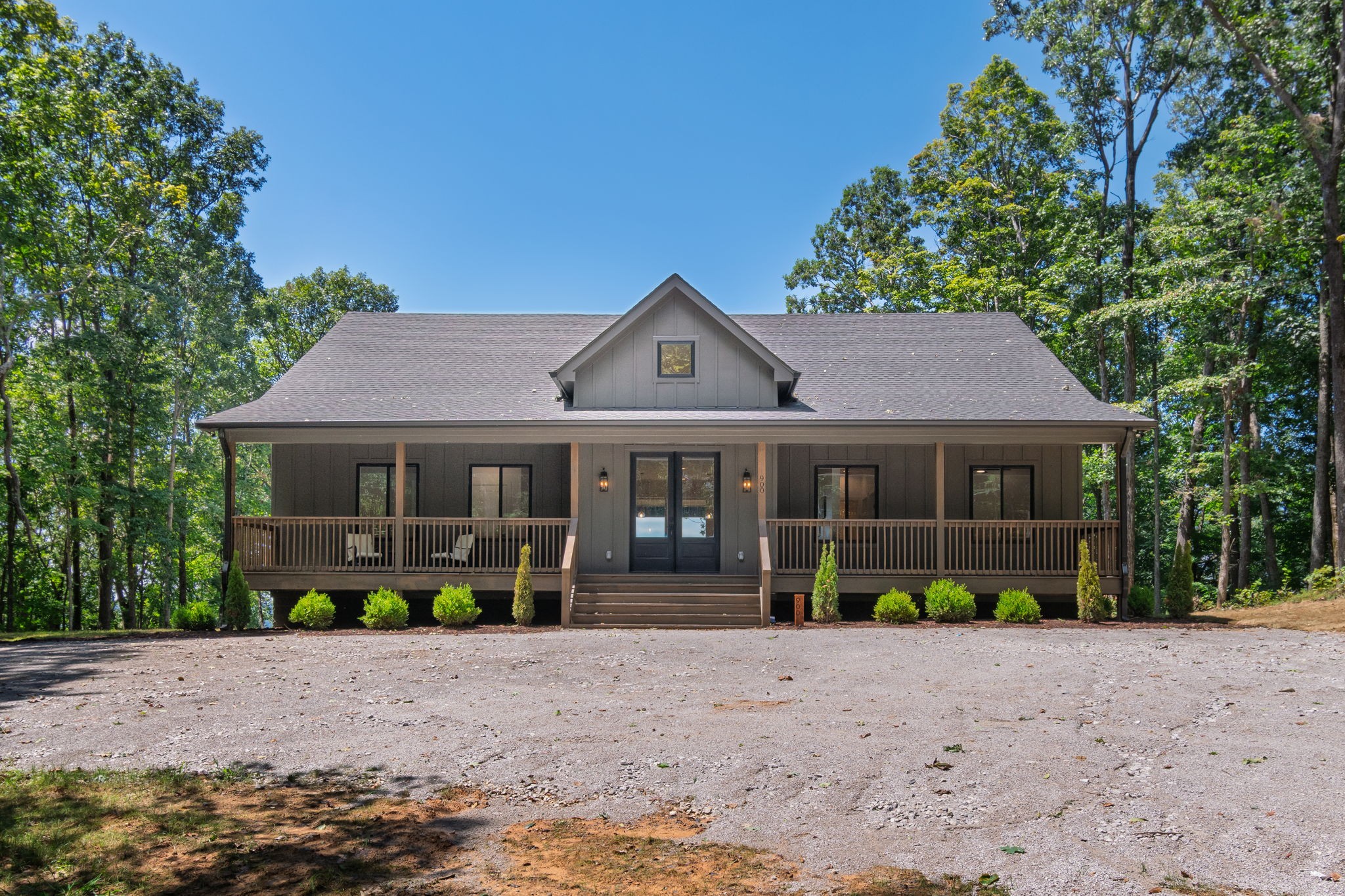 900 Valley View Drive Property Photo 3