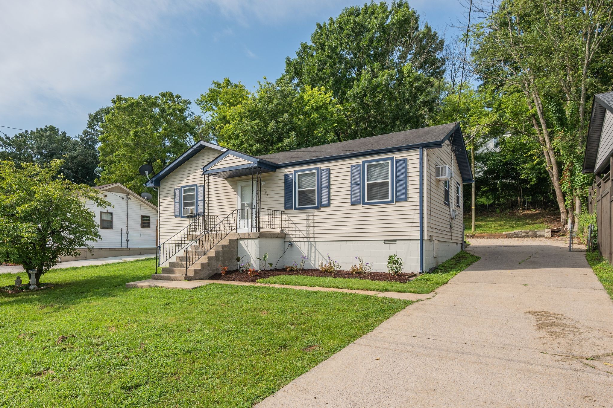 4921 Barclay Square Dr Property Photo 2