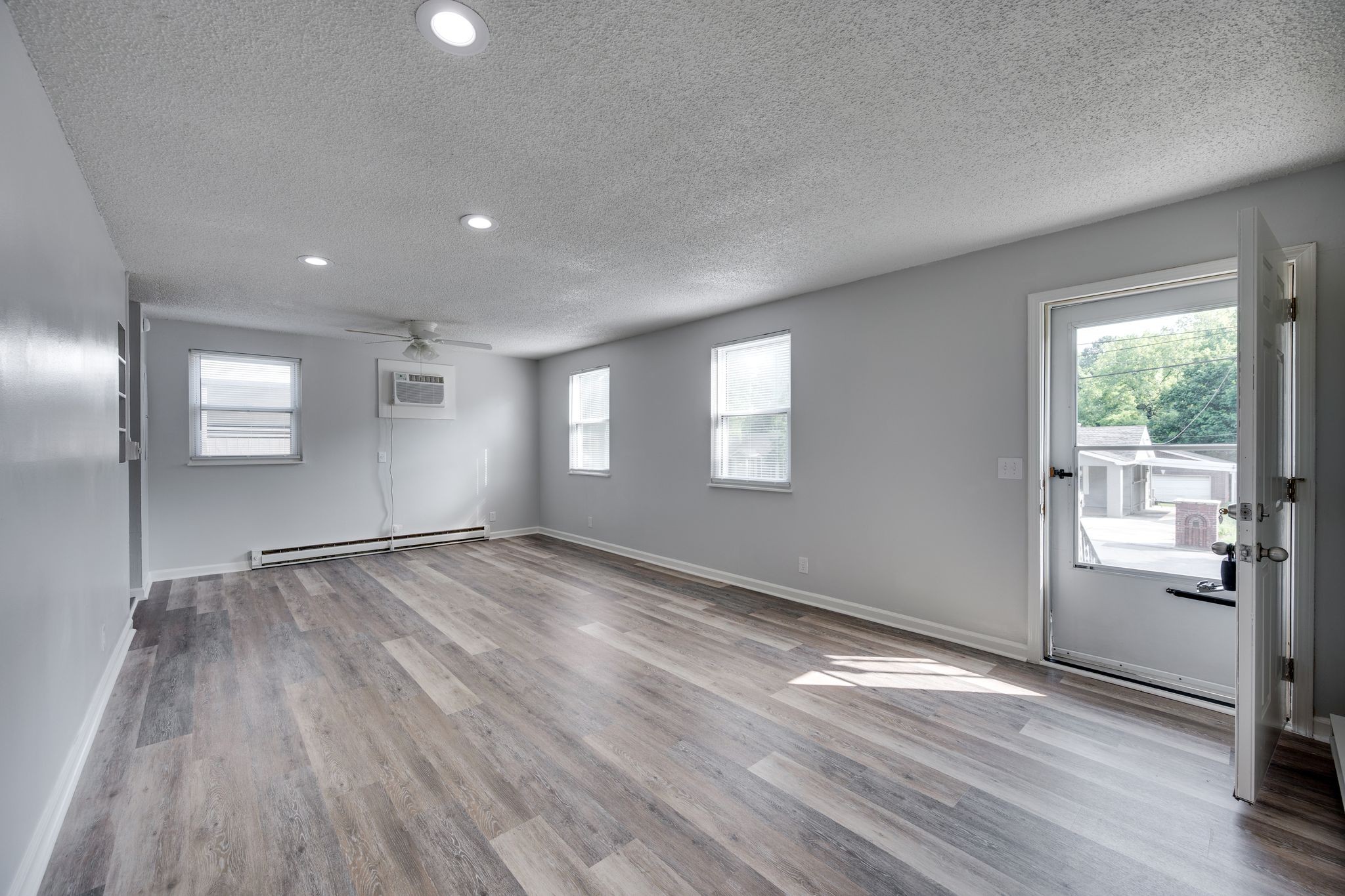 4921 Barclay Square Dr Property Photo 5