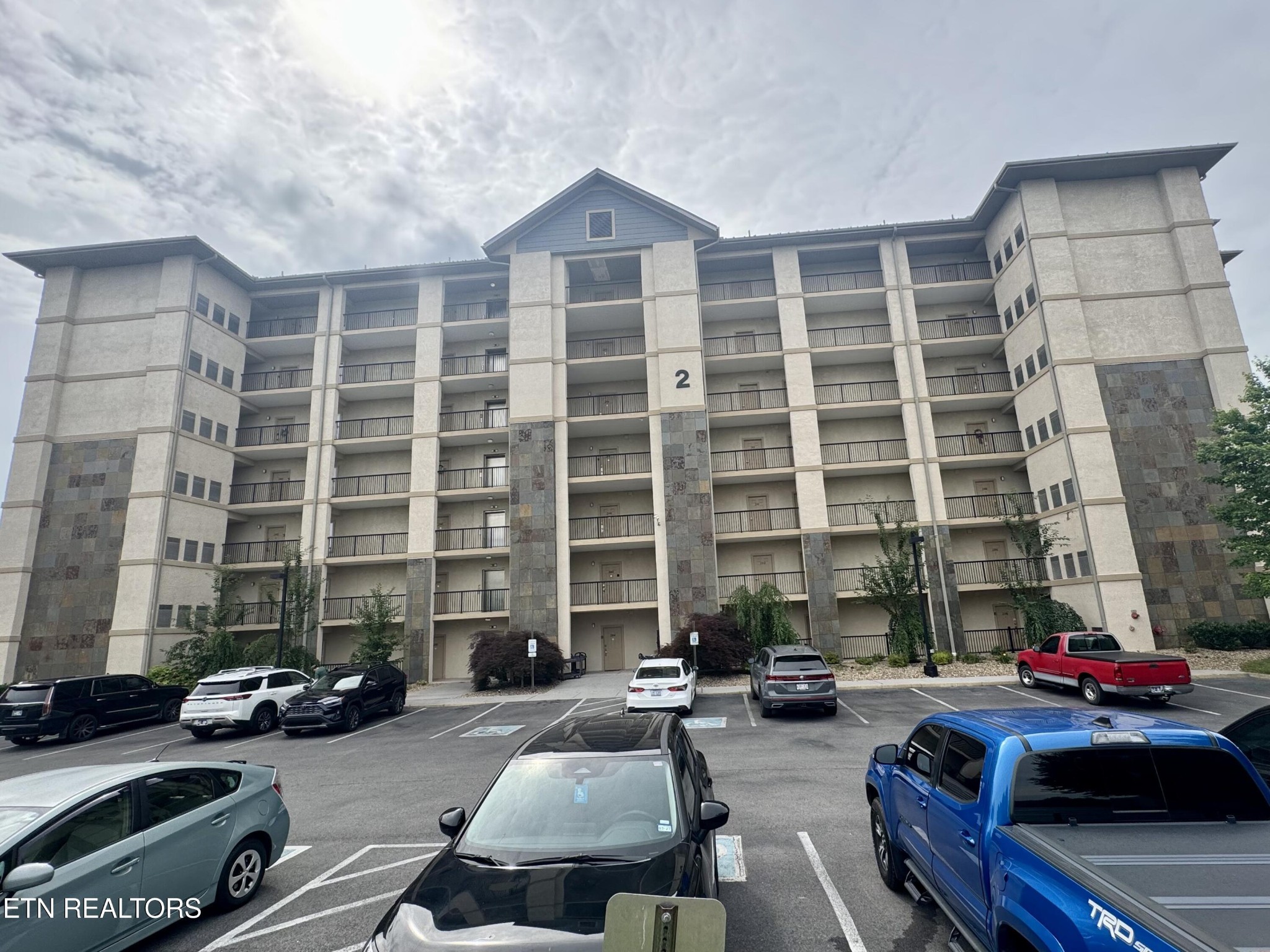 124 Plaza Property Photo 1