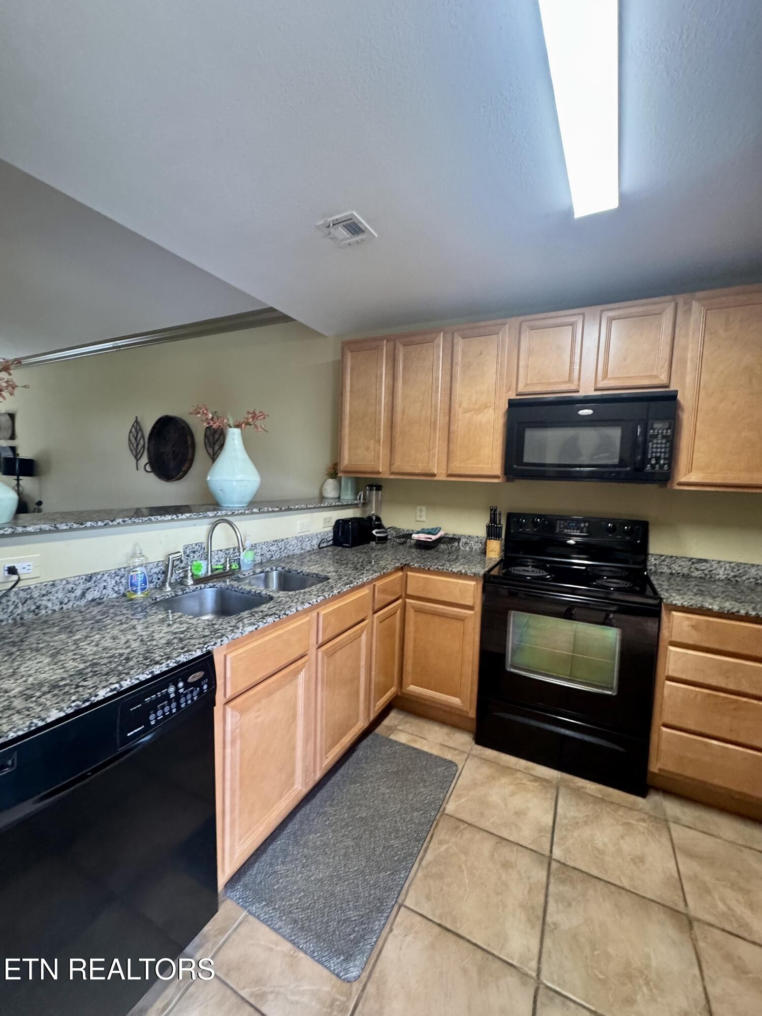 124 Plaza Property Photo 6