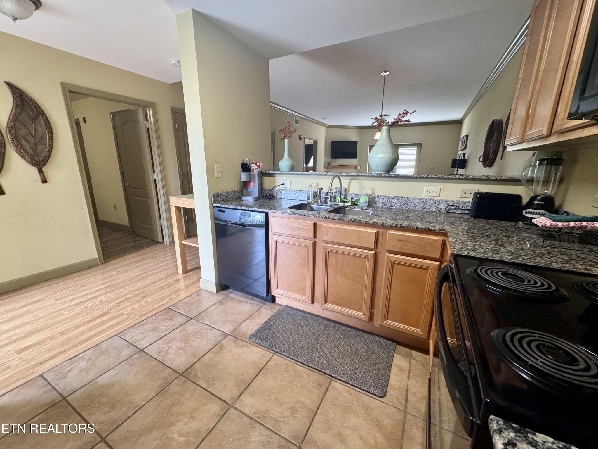 124 Plaza Property Photo 9