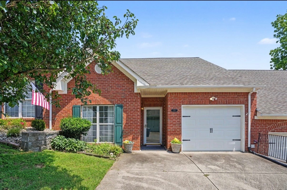 221 Wyndom Ct Property Photo 1