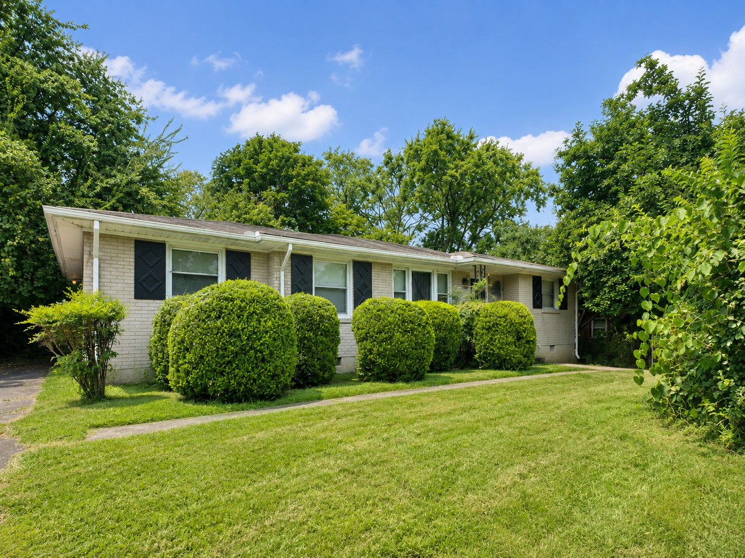 6413 Premier Dr Property Photo 1