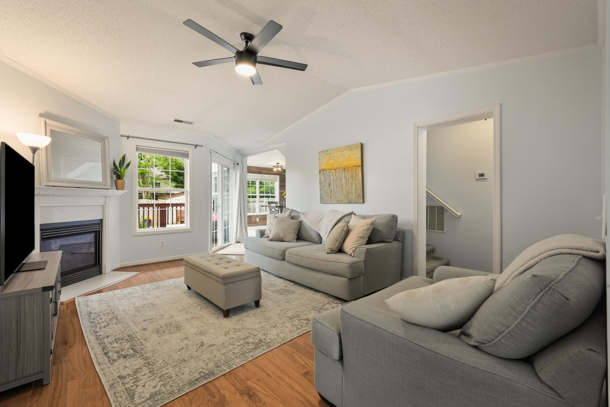 1729 Delmonte Way Property Photo 3