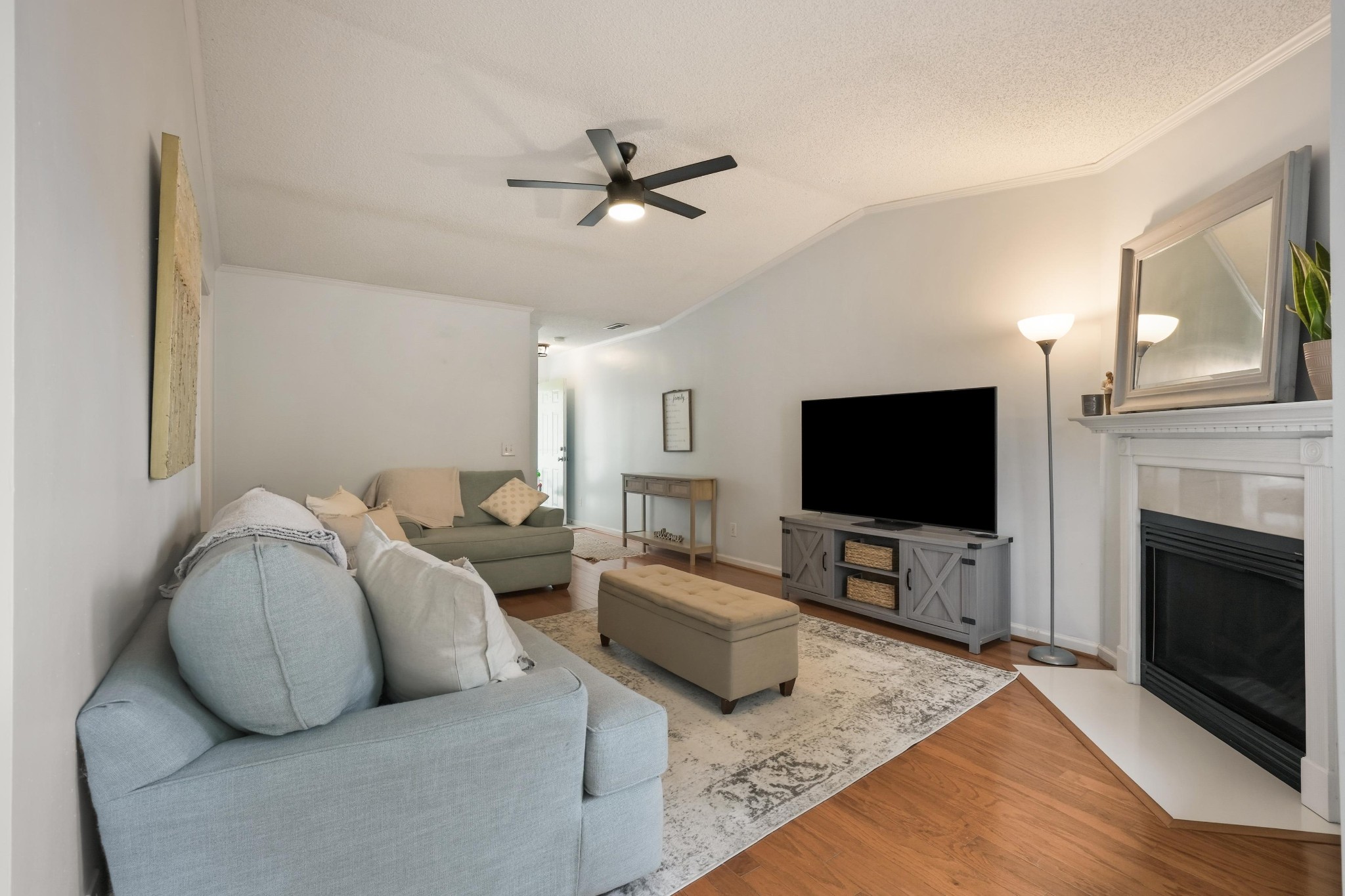 1729 Delmonte Way Property Photo 4