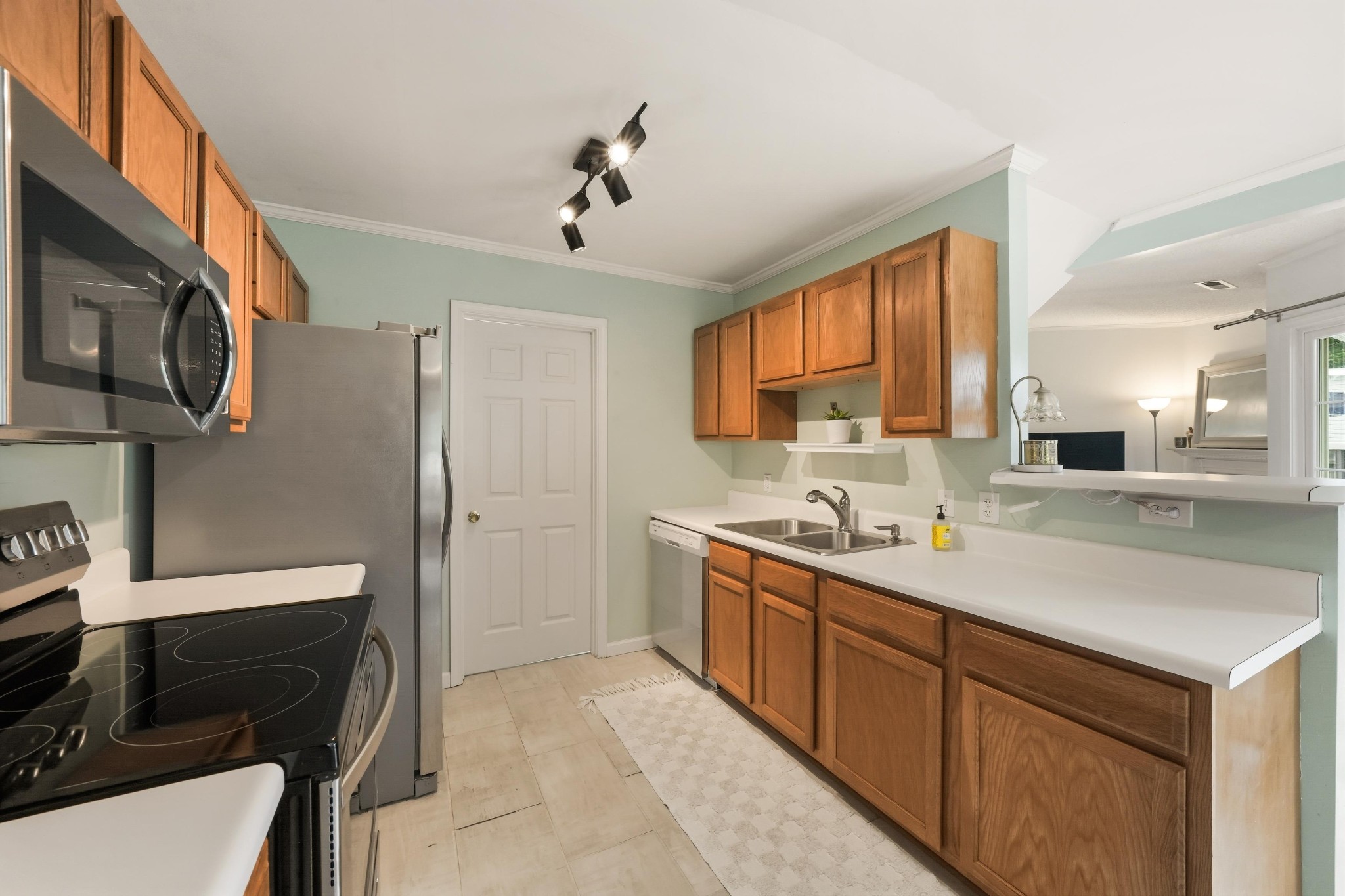 1729 Delmonte Way Property Photo 8