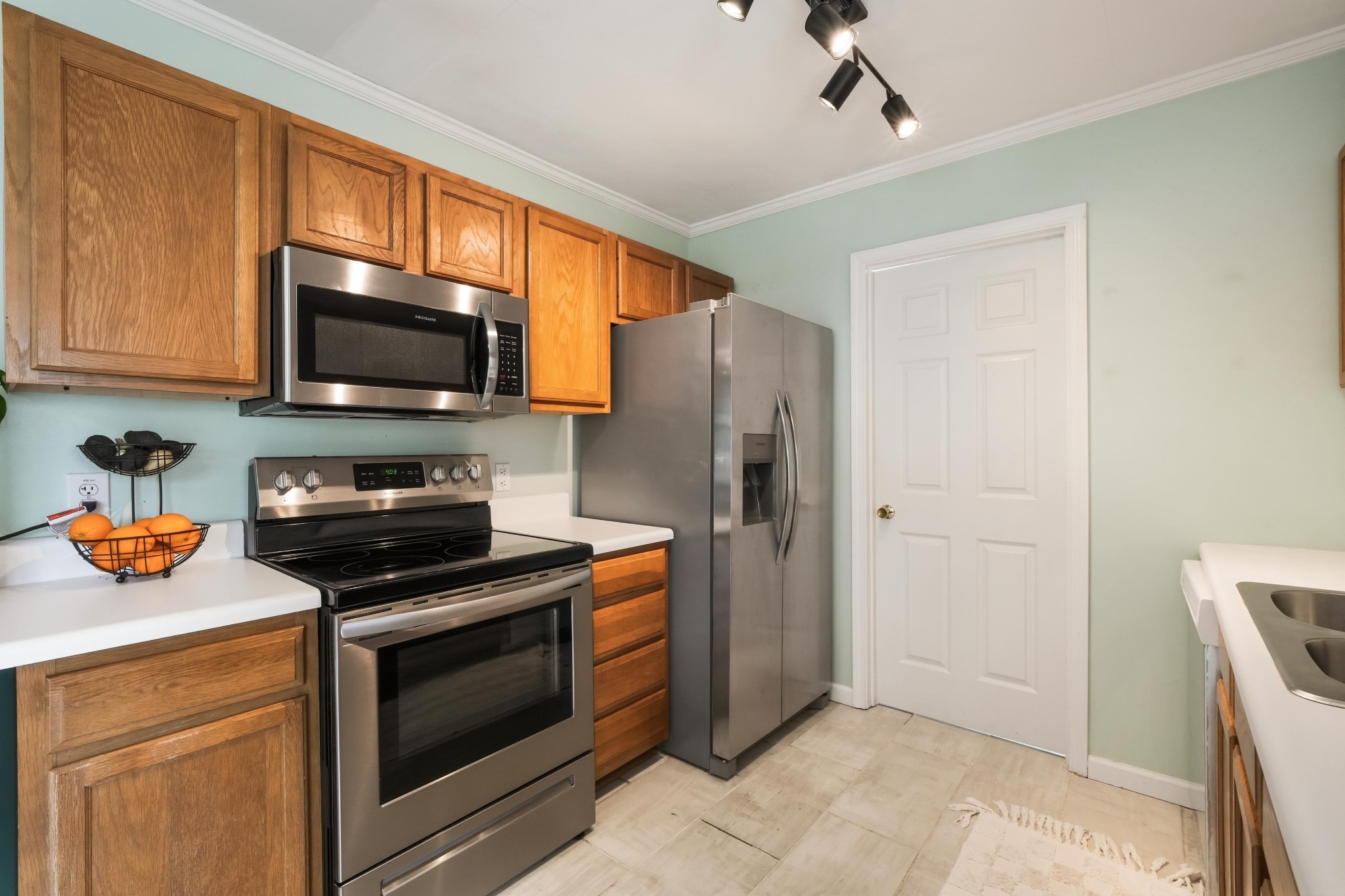 1729 Delmonte Way Property Photo 9