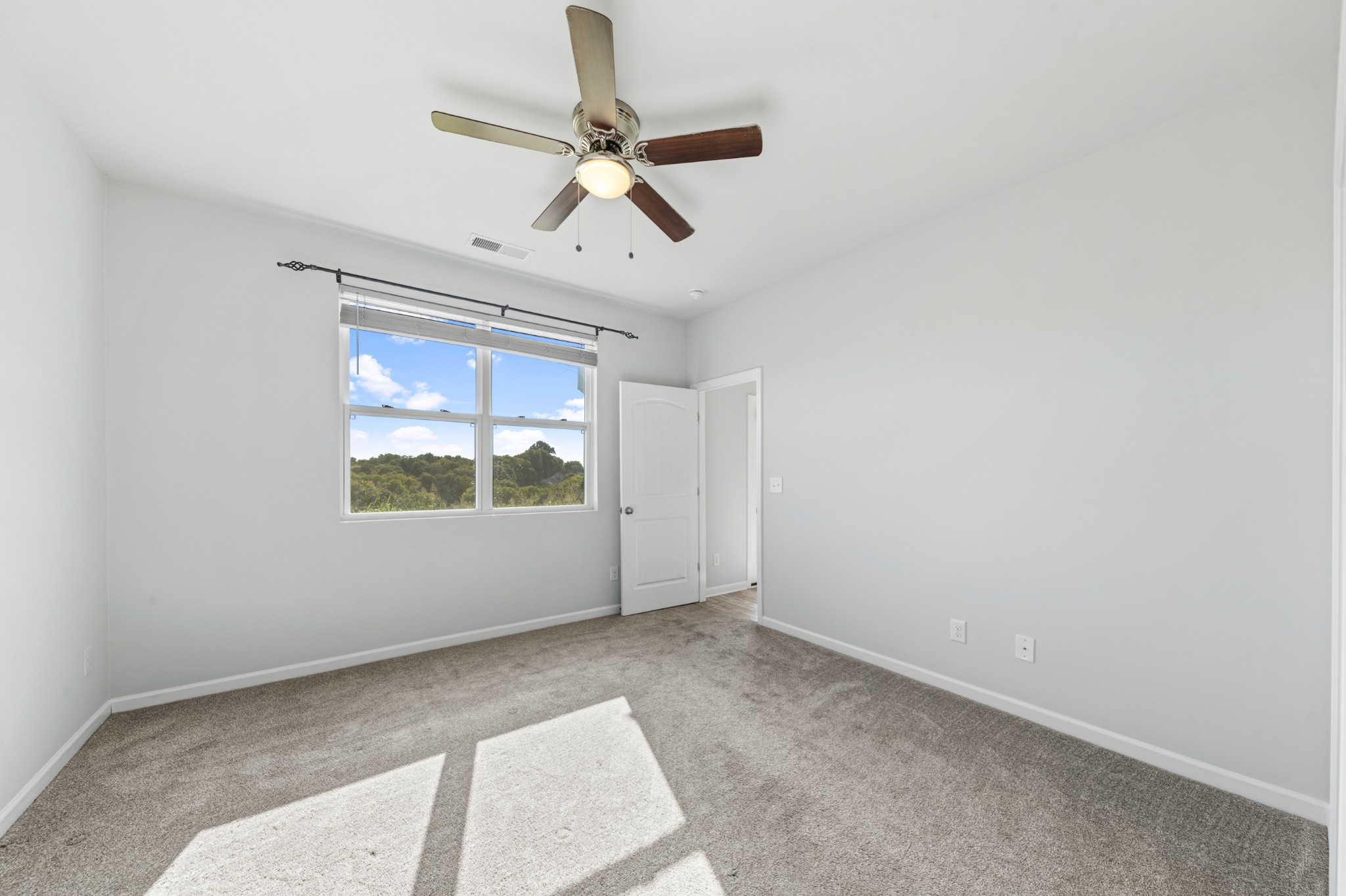 828 Foxdale Dr Property Photo 13