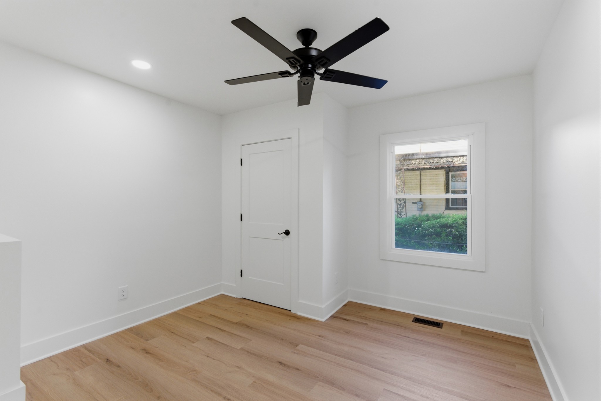 910 Ward St Property Photo 17