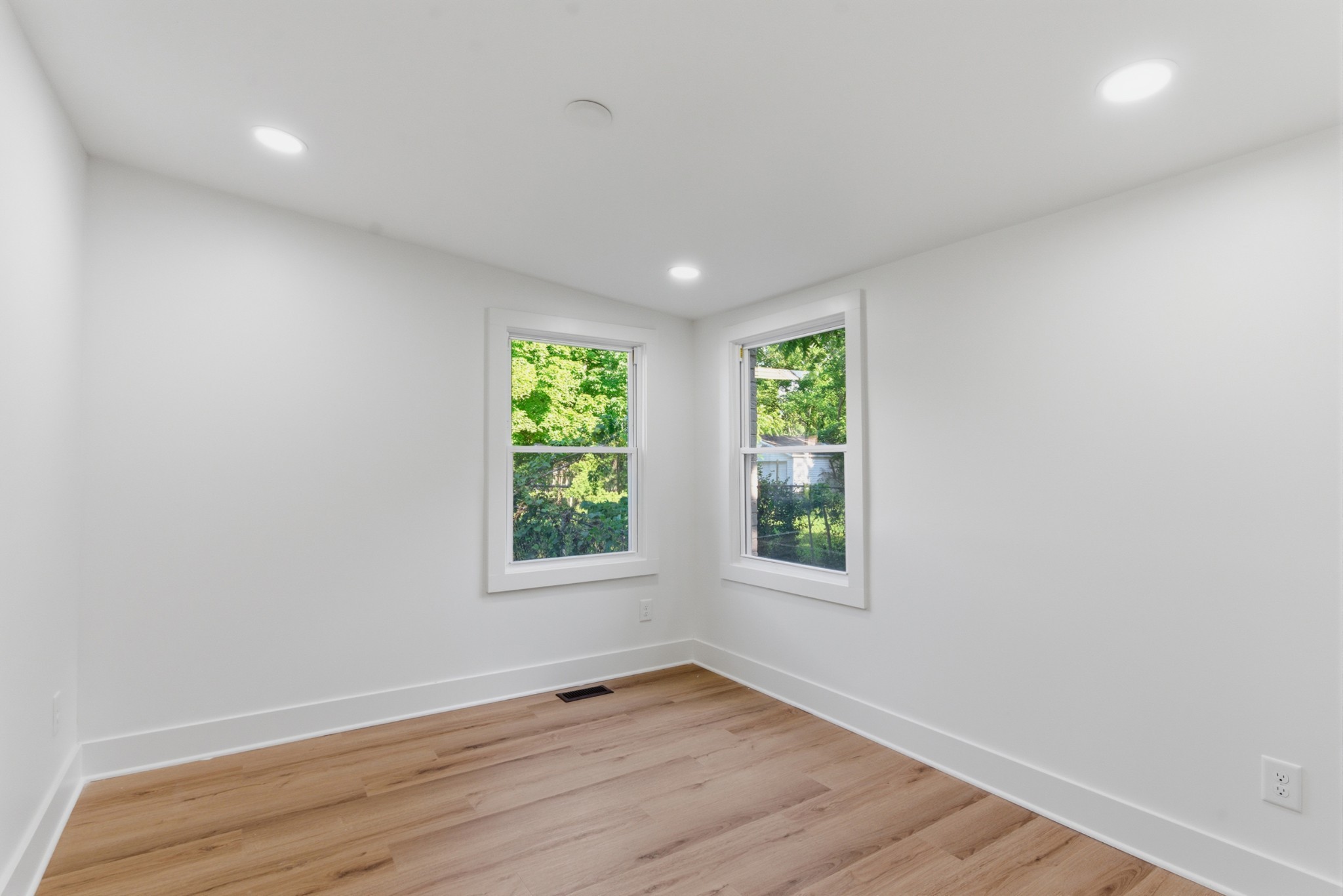 910 Ward St Property Photo 19