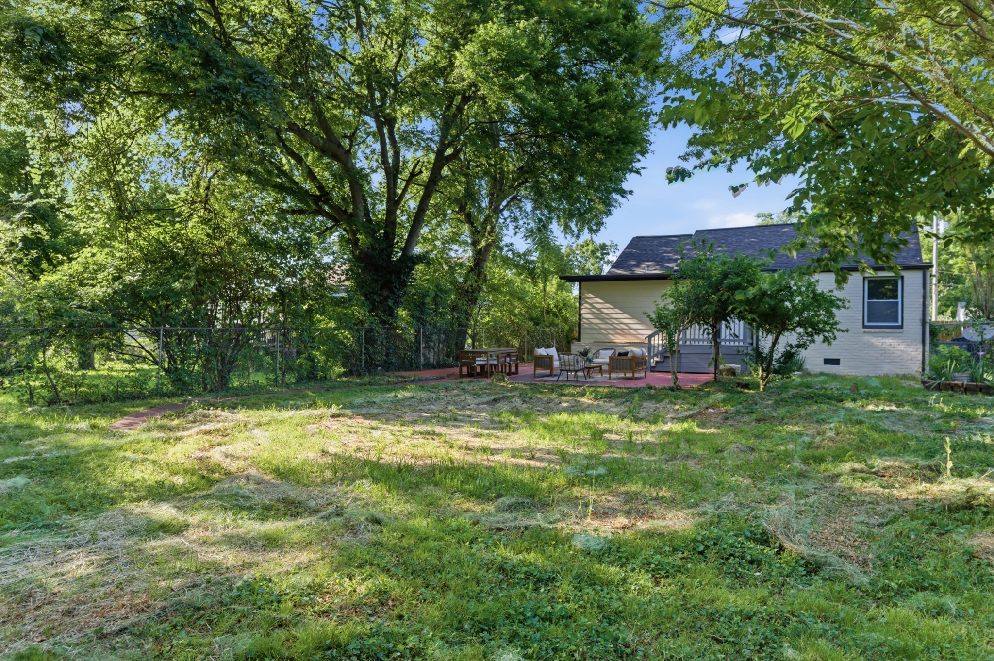 910 Ward St Property Photo 26