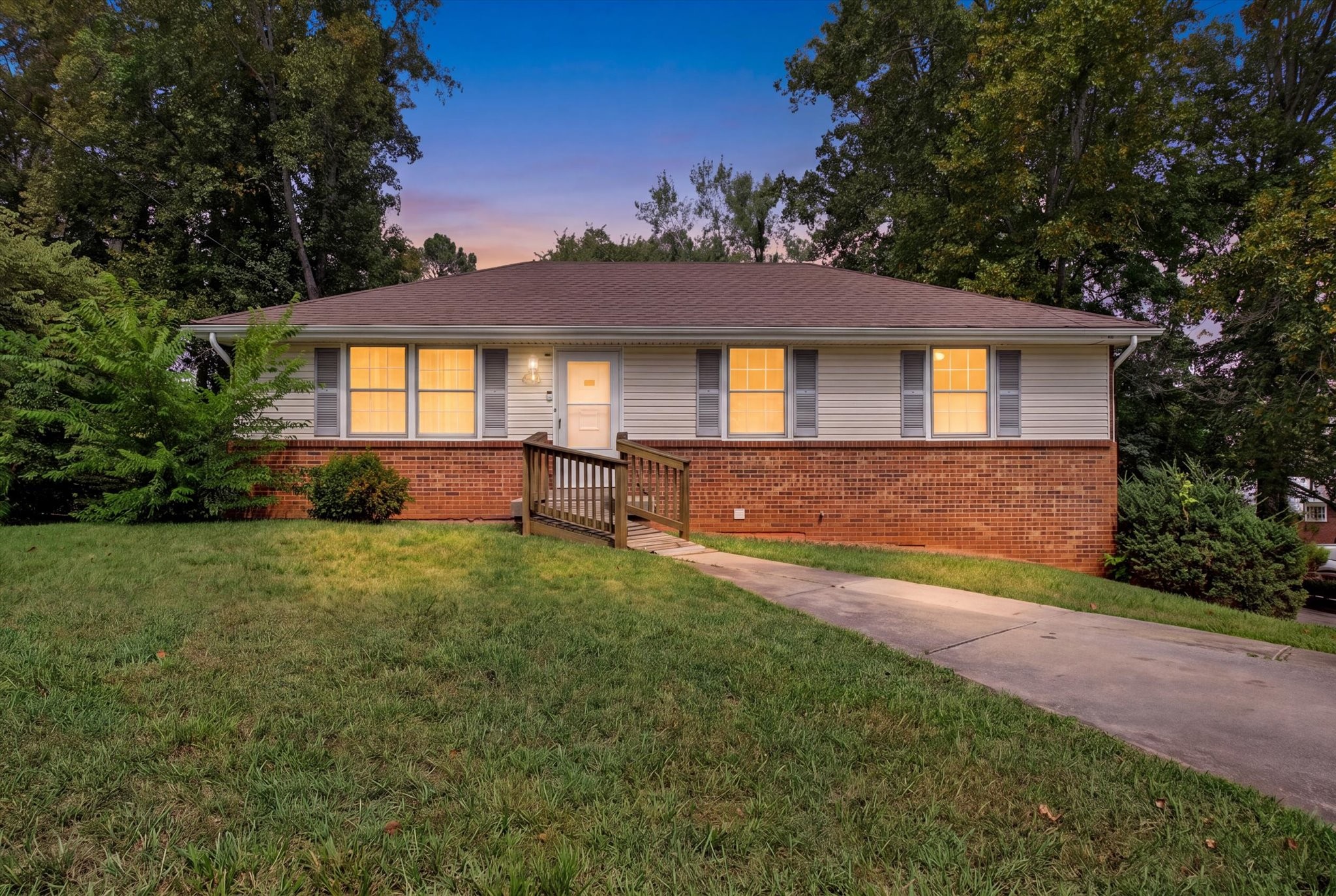 621 Linda Ln Property Photo 1