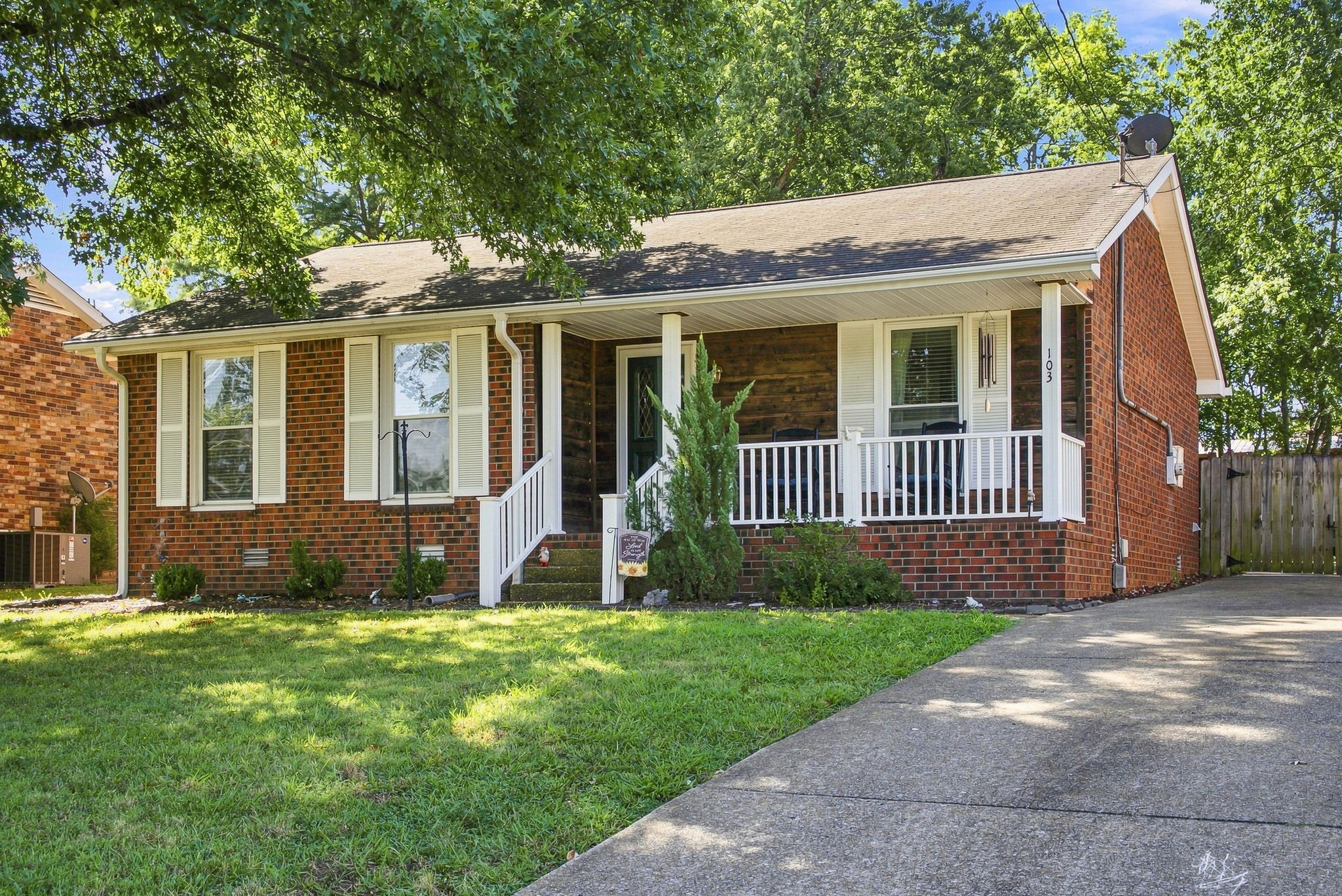 103 Glen Oak Ct, W Property Photo 1