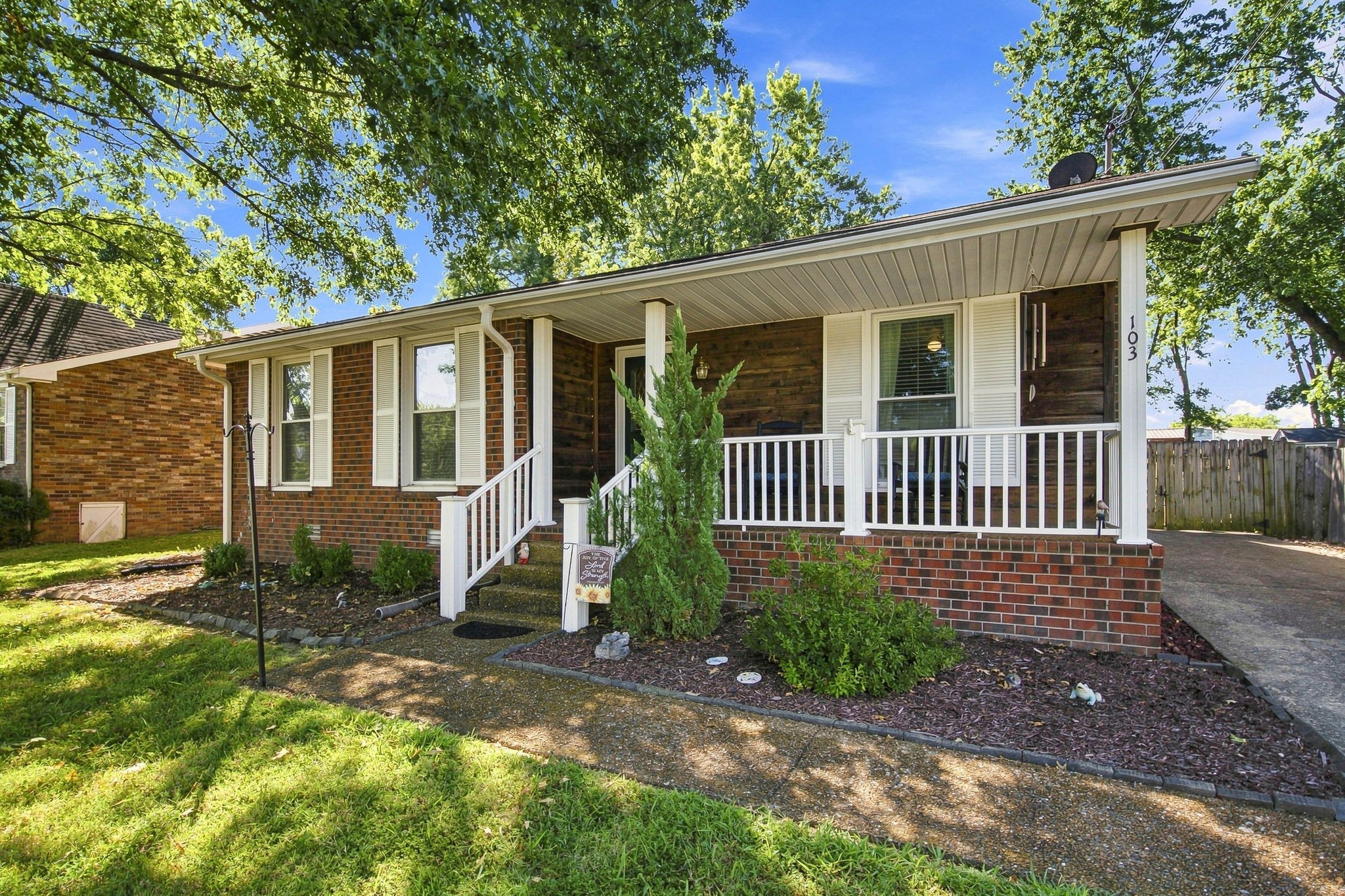 103 Glen Oak Ct, W Property Photo 4
