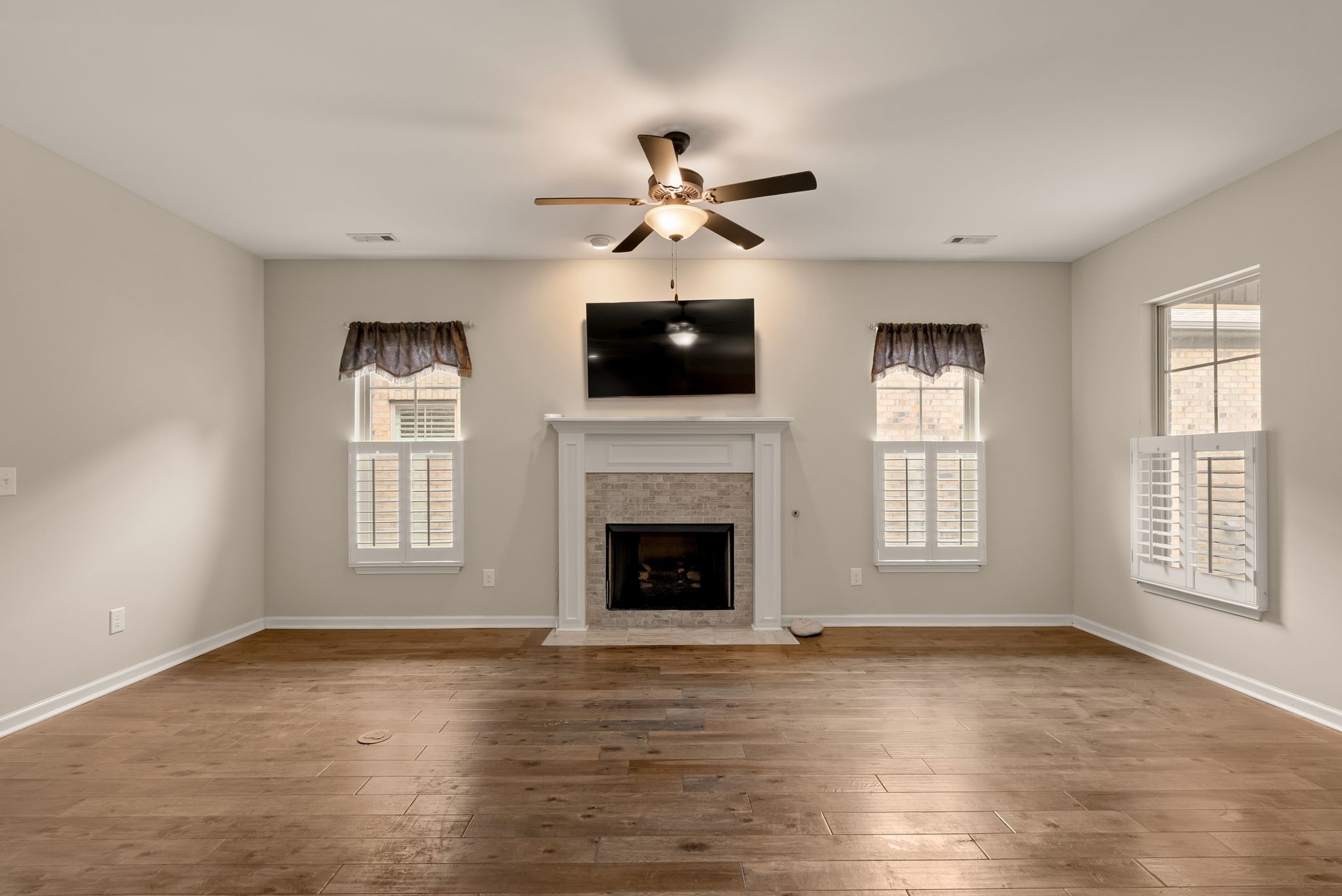 1068 Ambling Way Property Photo 7