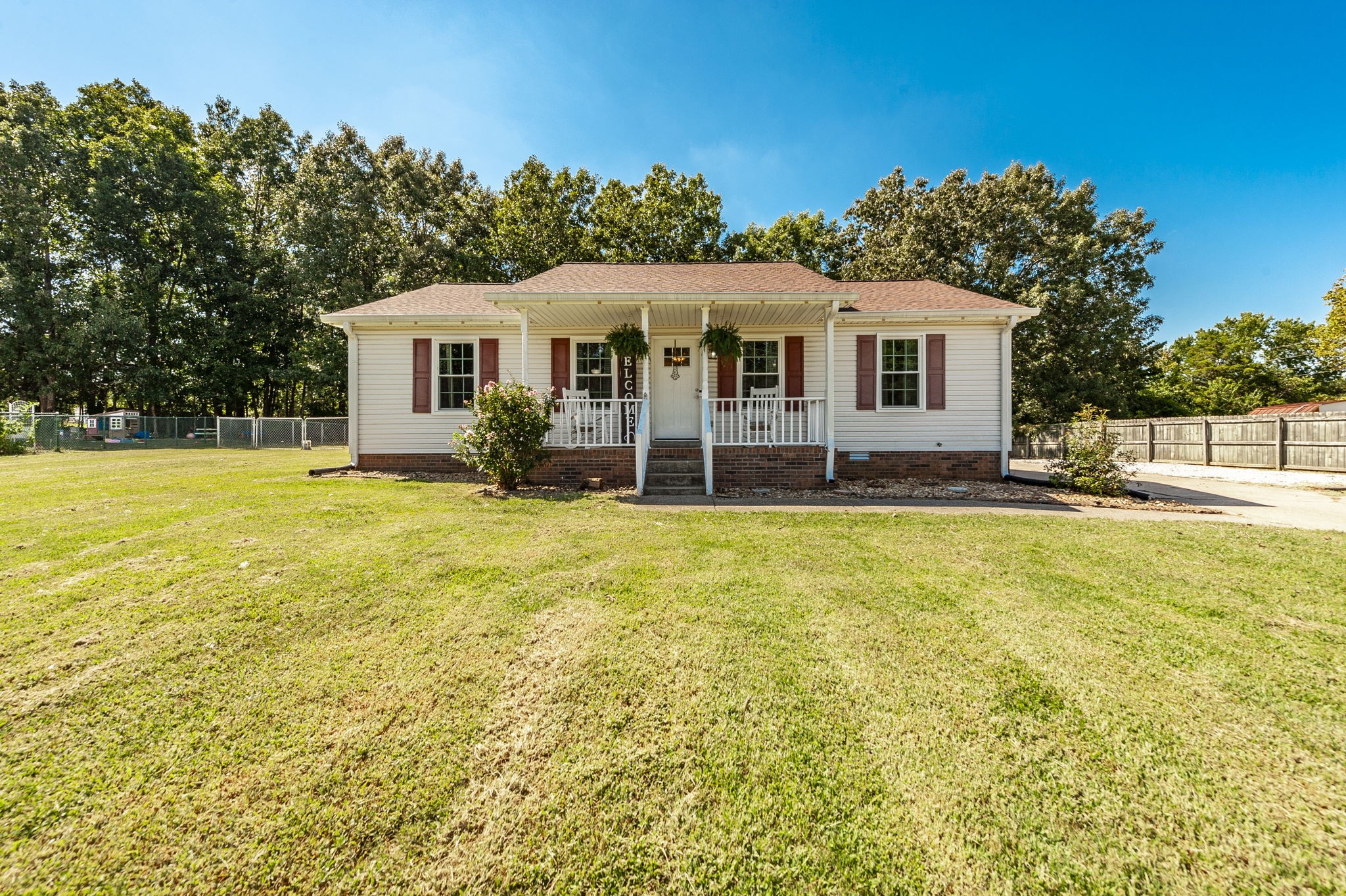 332 Forrest Dr Property Photo 1