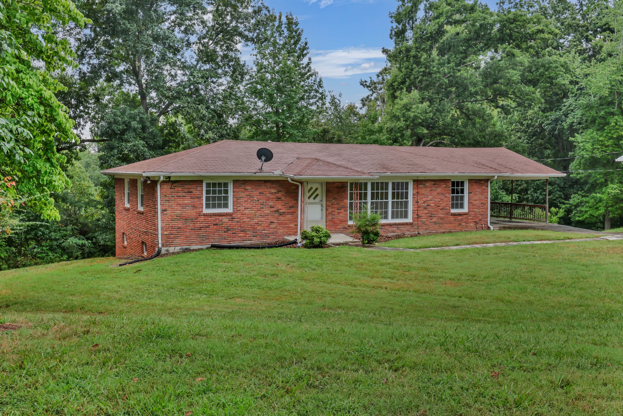 2064 Lintwood Dr Property Photo 1