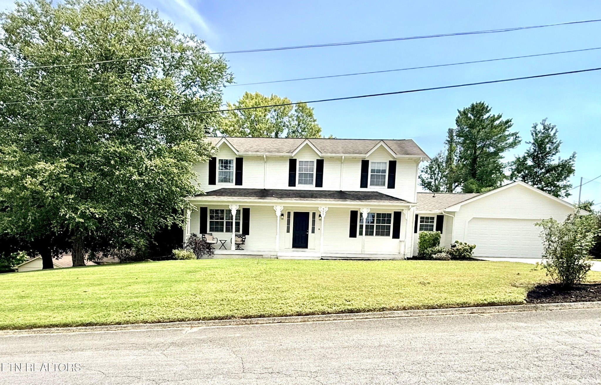 905 High Springs Rd Property Photo 2