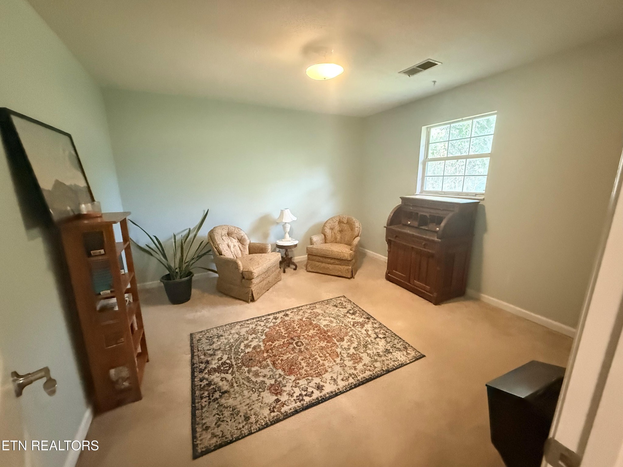 905 High Springs Rd Property Photo 23